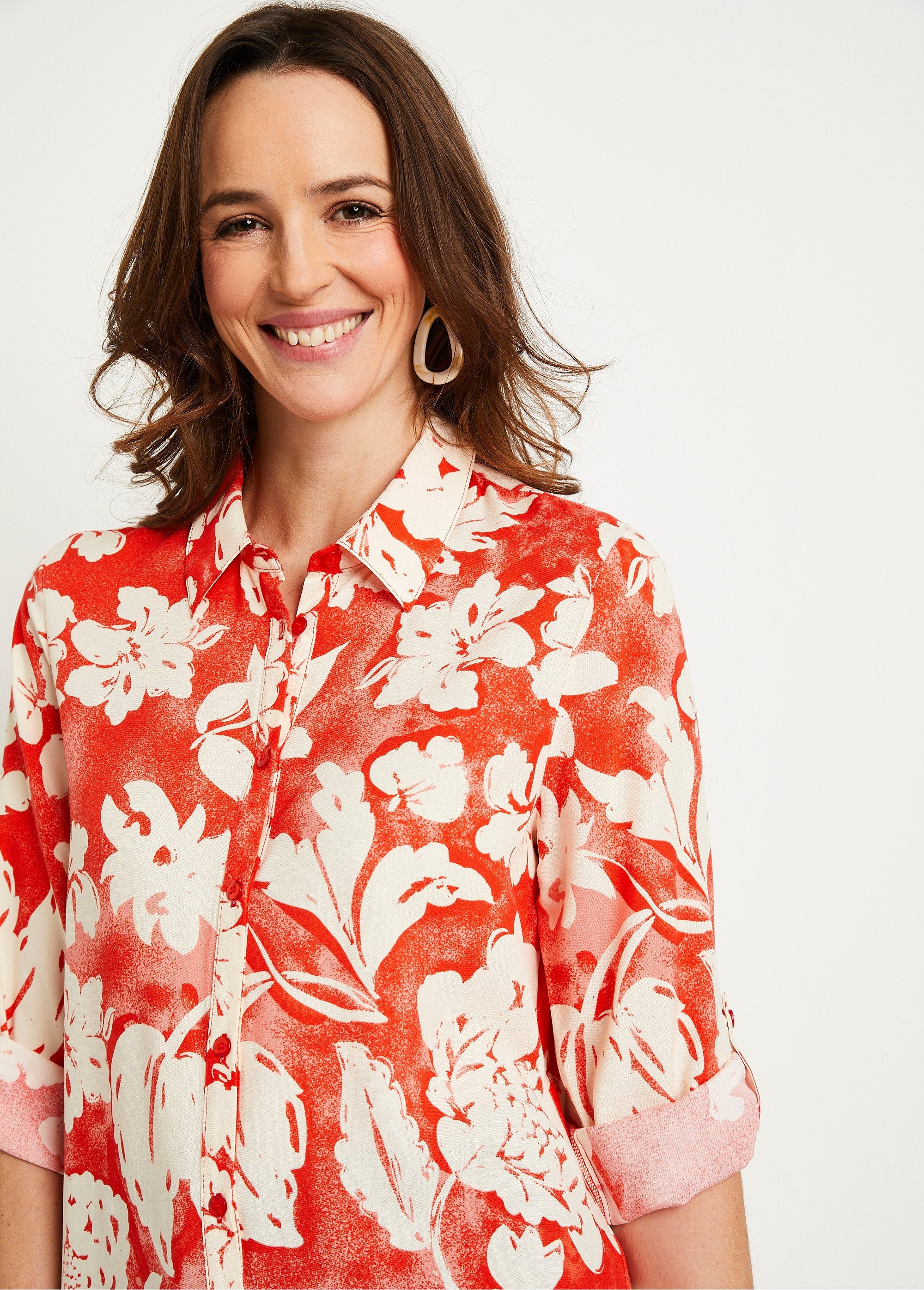 Loose_long_floral_blouse_Red_and_white_DE1_slim