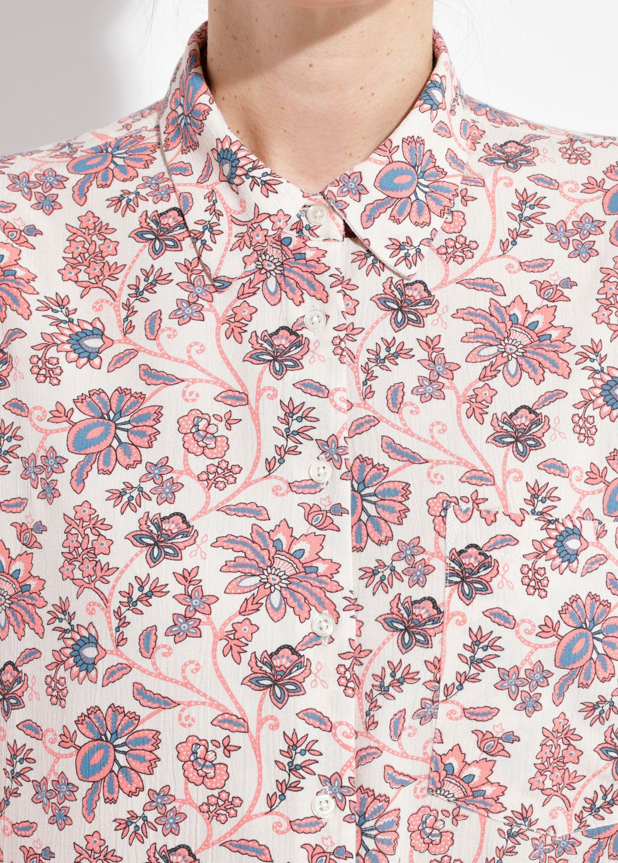 Long_flowing_floral_print_buttoned_blouse_White_and_pink_DE1_slim
