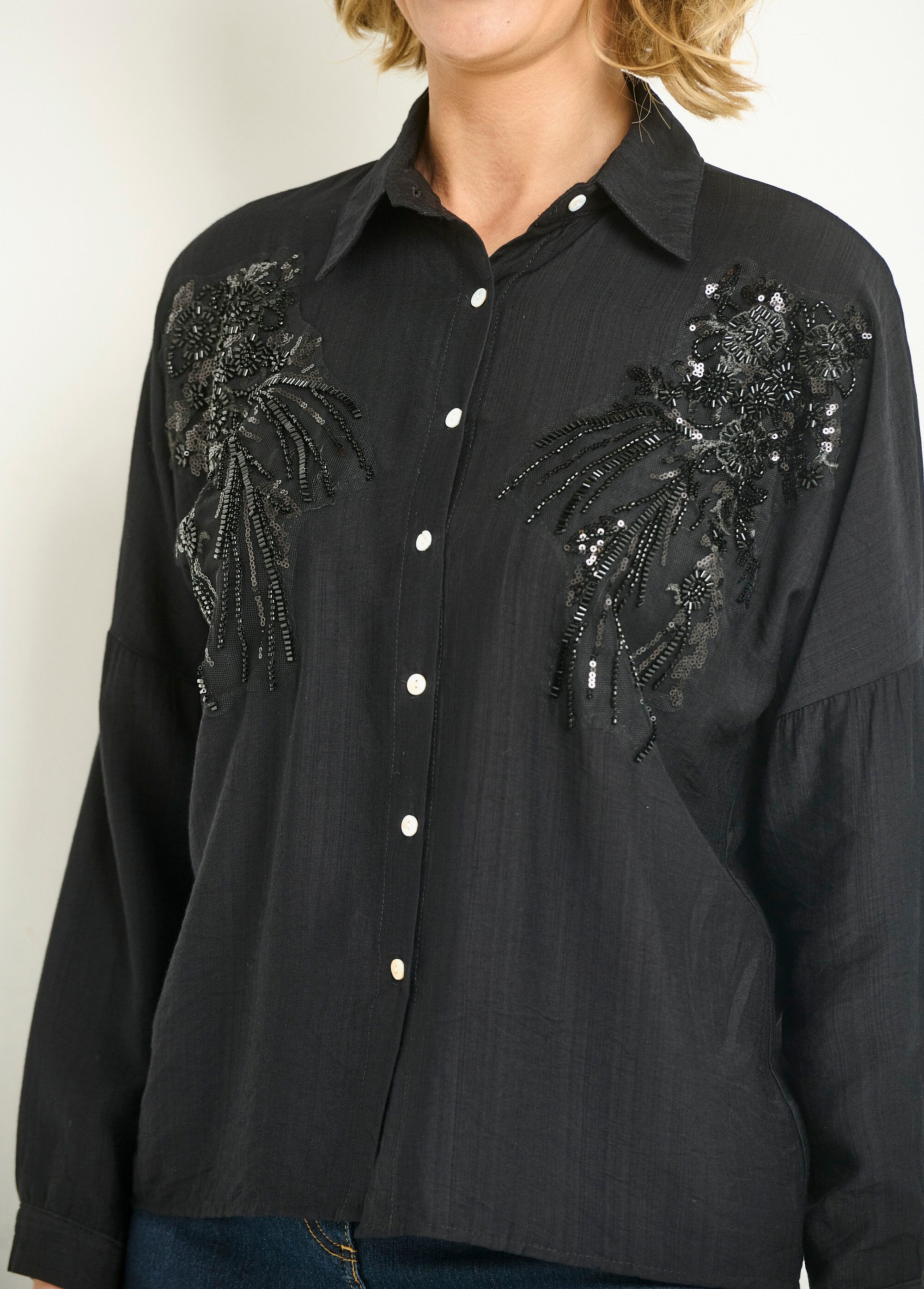 Blouse_with_pearl_and_sequin_embroidery_Black_DE1_slim