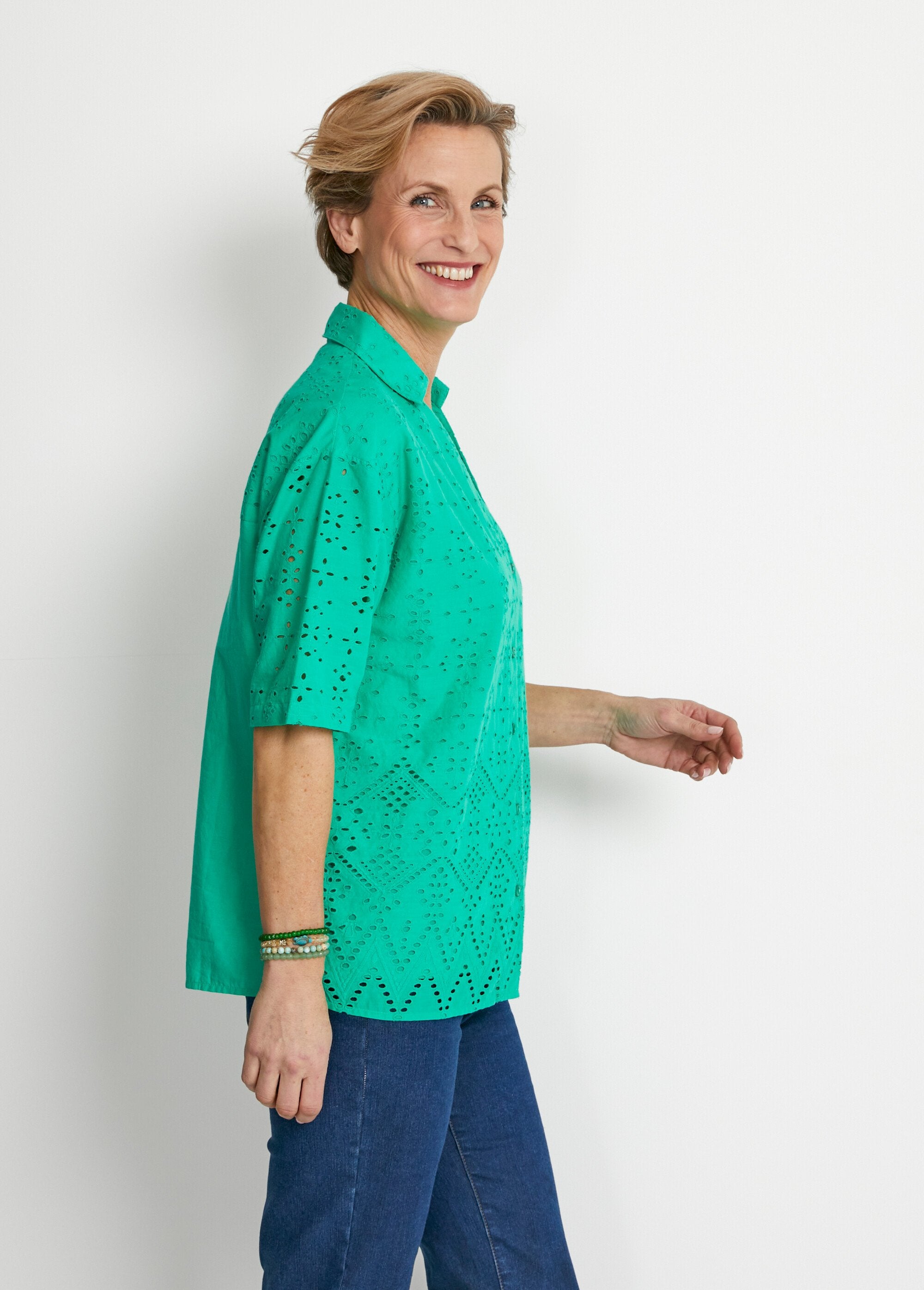 Embroidered_short-sleeved_blouse_Green_DR1_slim