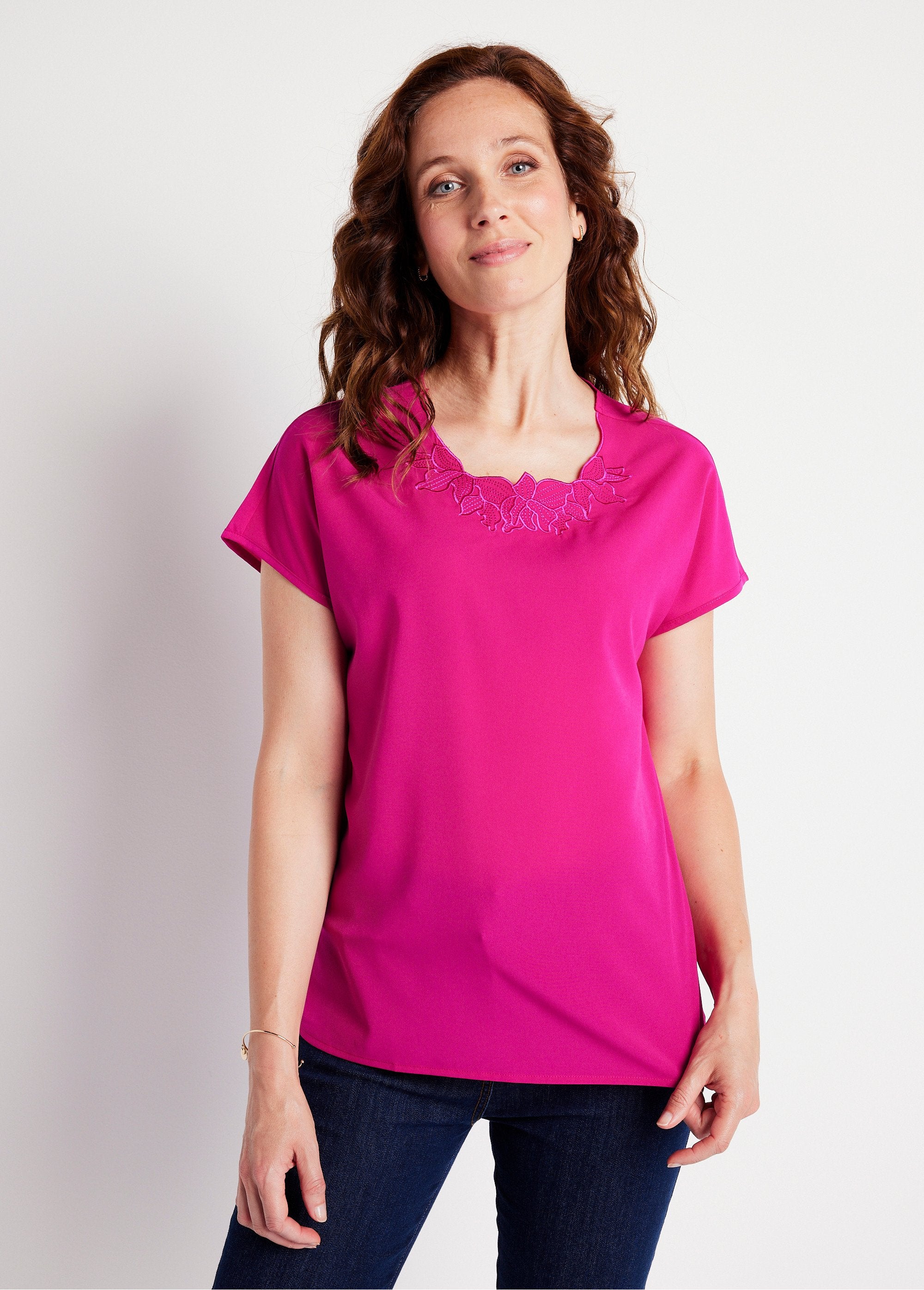 Long_short-sleeved_top_with_round_neck_embroidery_Fuchsia_FA1_slim