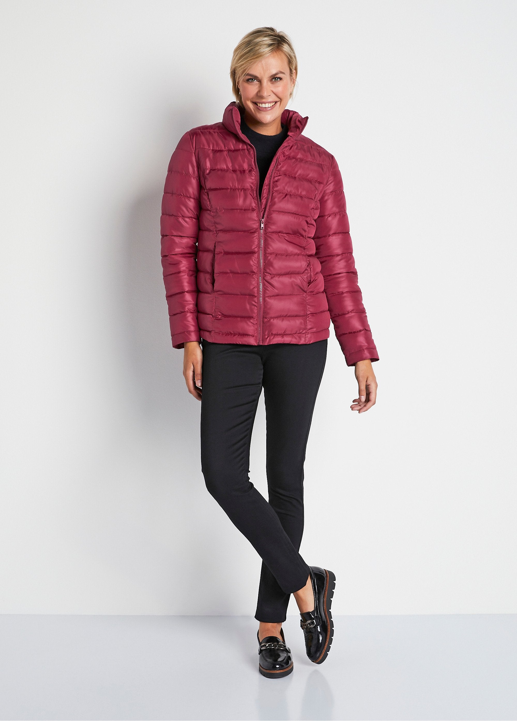 Short_zipped_down_jacket_with_long_sleeves_Plum_SF1_slim