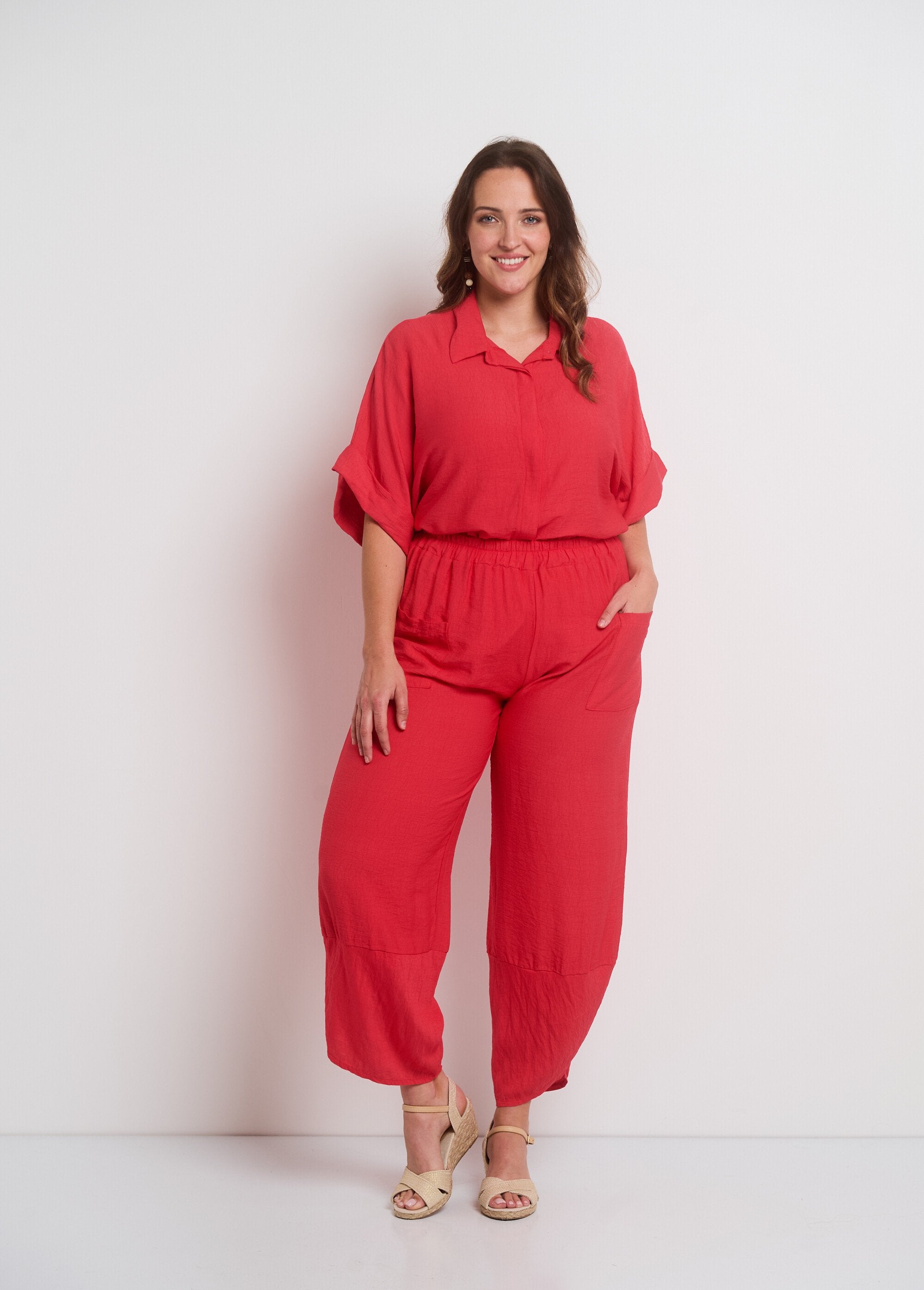 Blouse_and_pants_set_Red_FA2_curvy