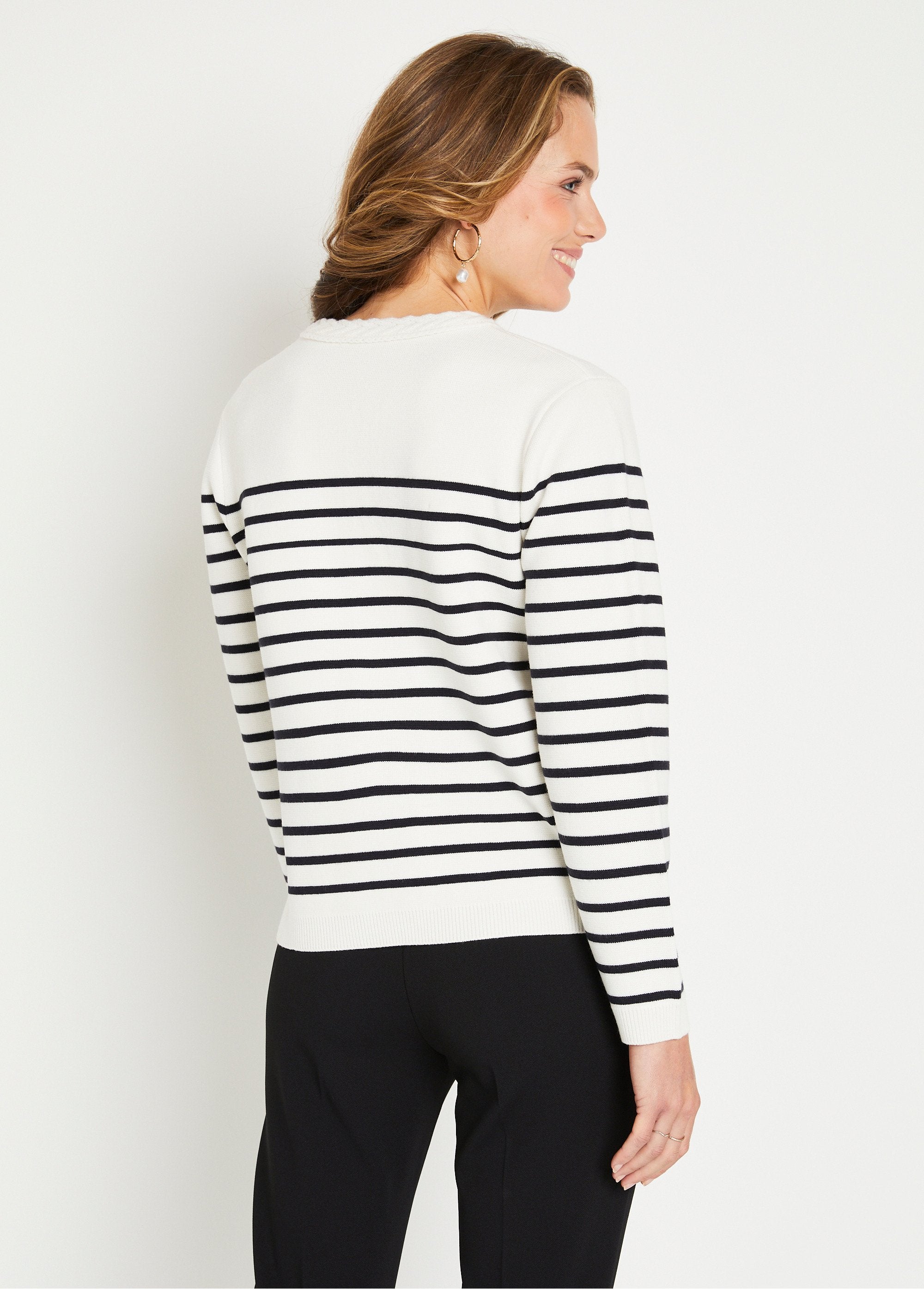 Short_striped_cardigan_with_buttoned_collar_Ecru_and_black_DO1_slim