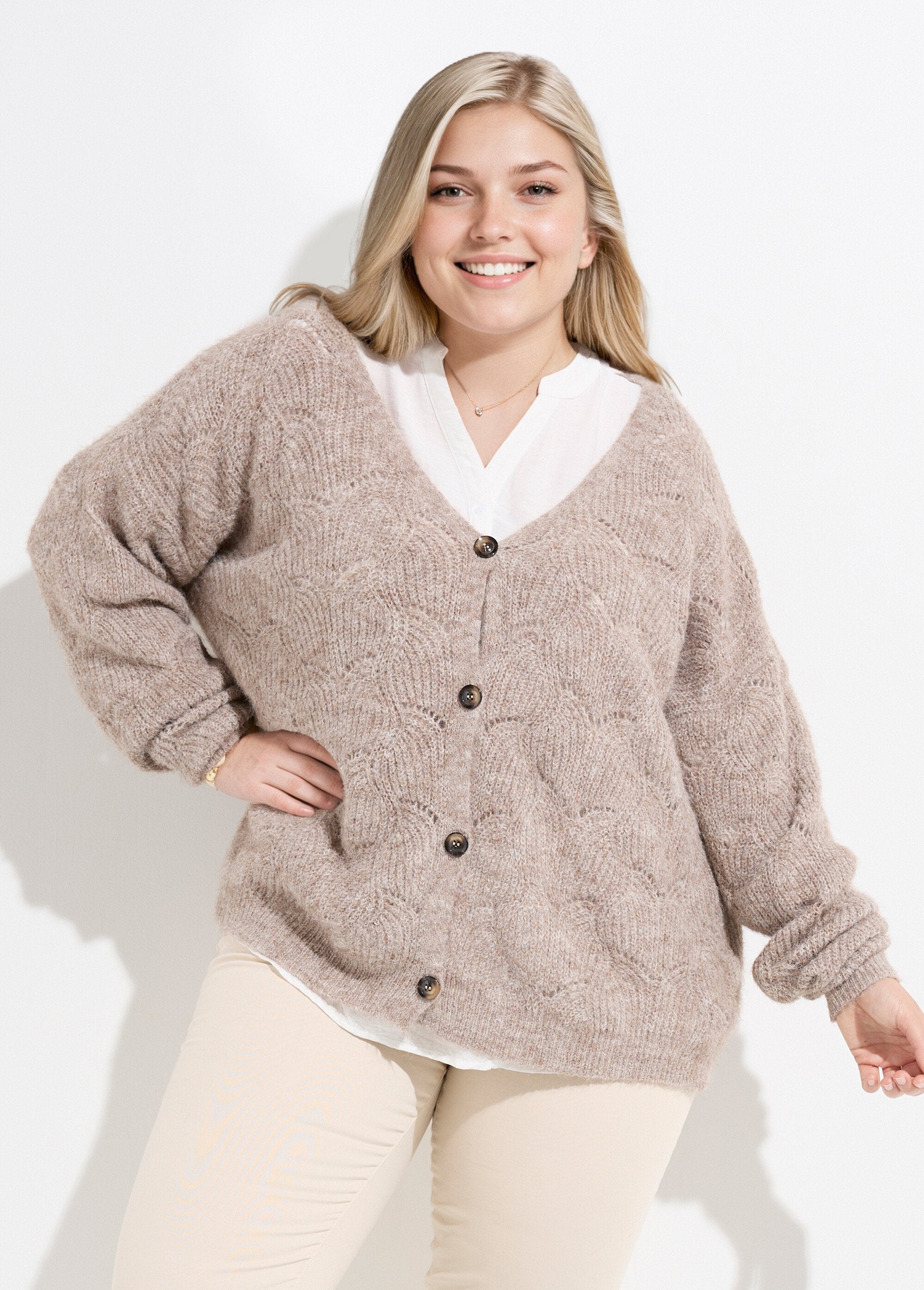 Warm,_fluffy_knit_vest_with_wool_Beige_FA1_curvy