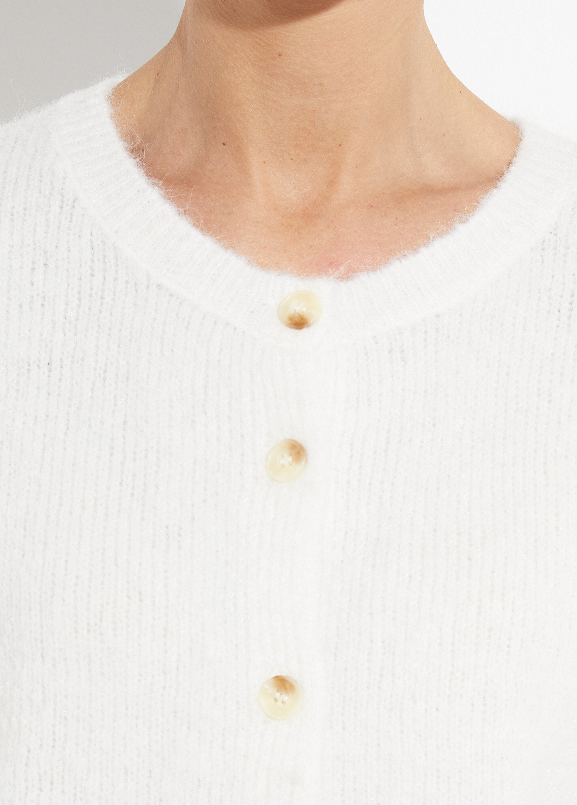 Round_neck_knitted_cardigan_with_wool_White_DE1_slim