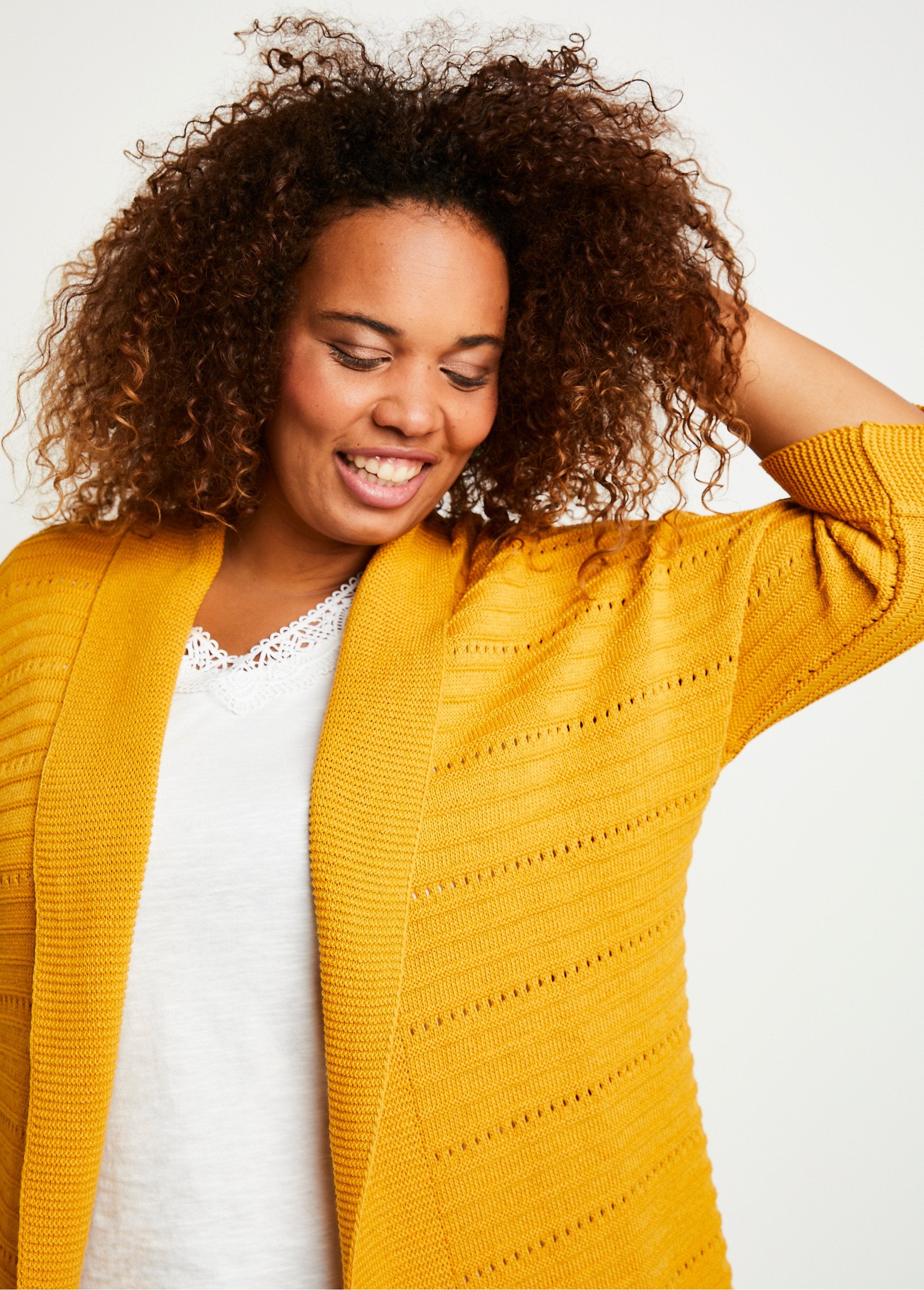 Long_openwork_comfort_cut_cardigan_Honey_DE1_curvy