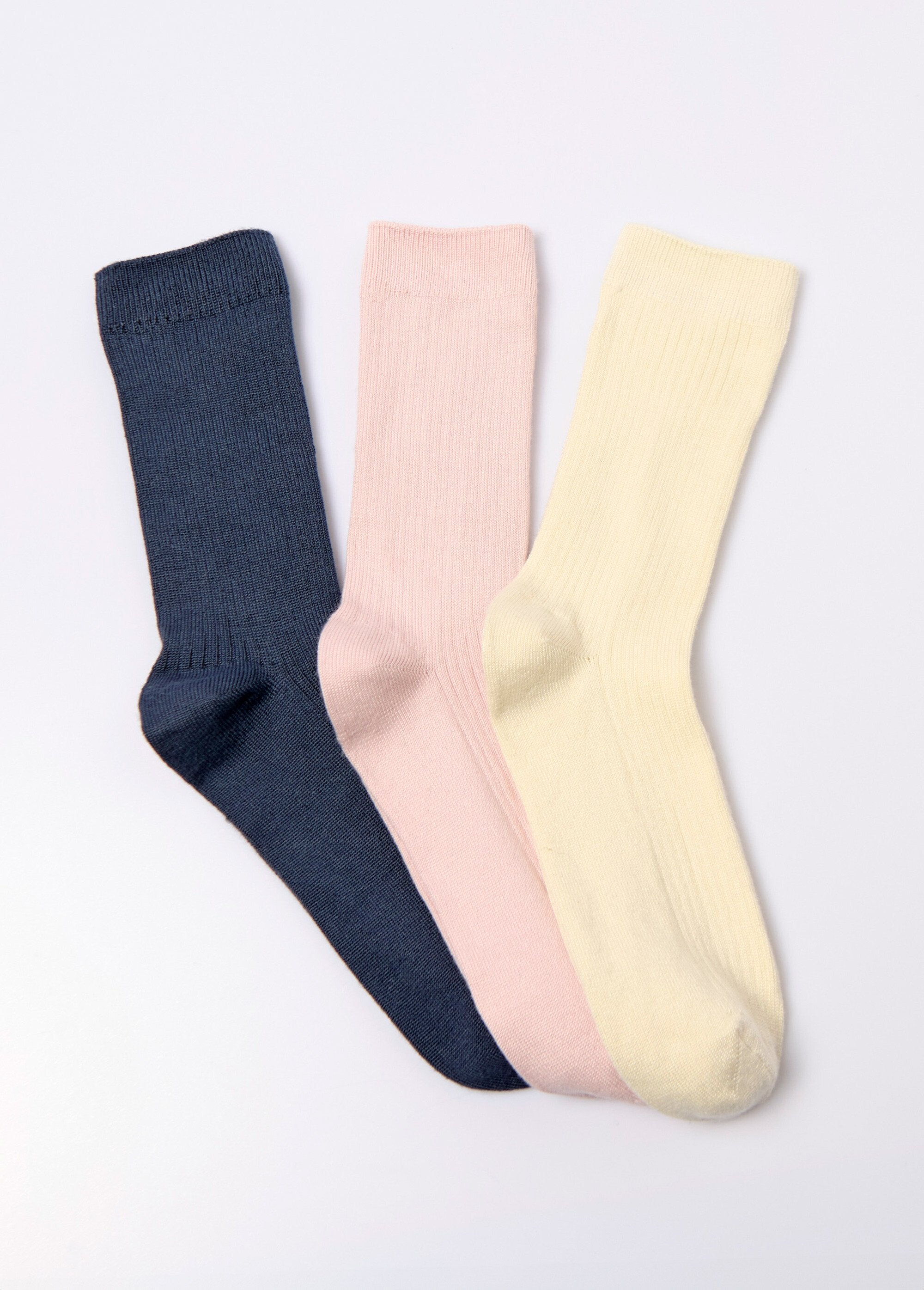 Pack_of_3_assorted_thin_ribbed_socks_Rose_lot_3_FA1_slim