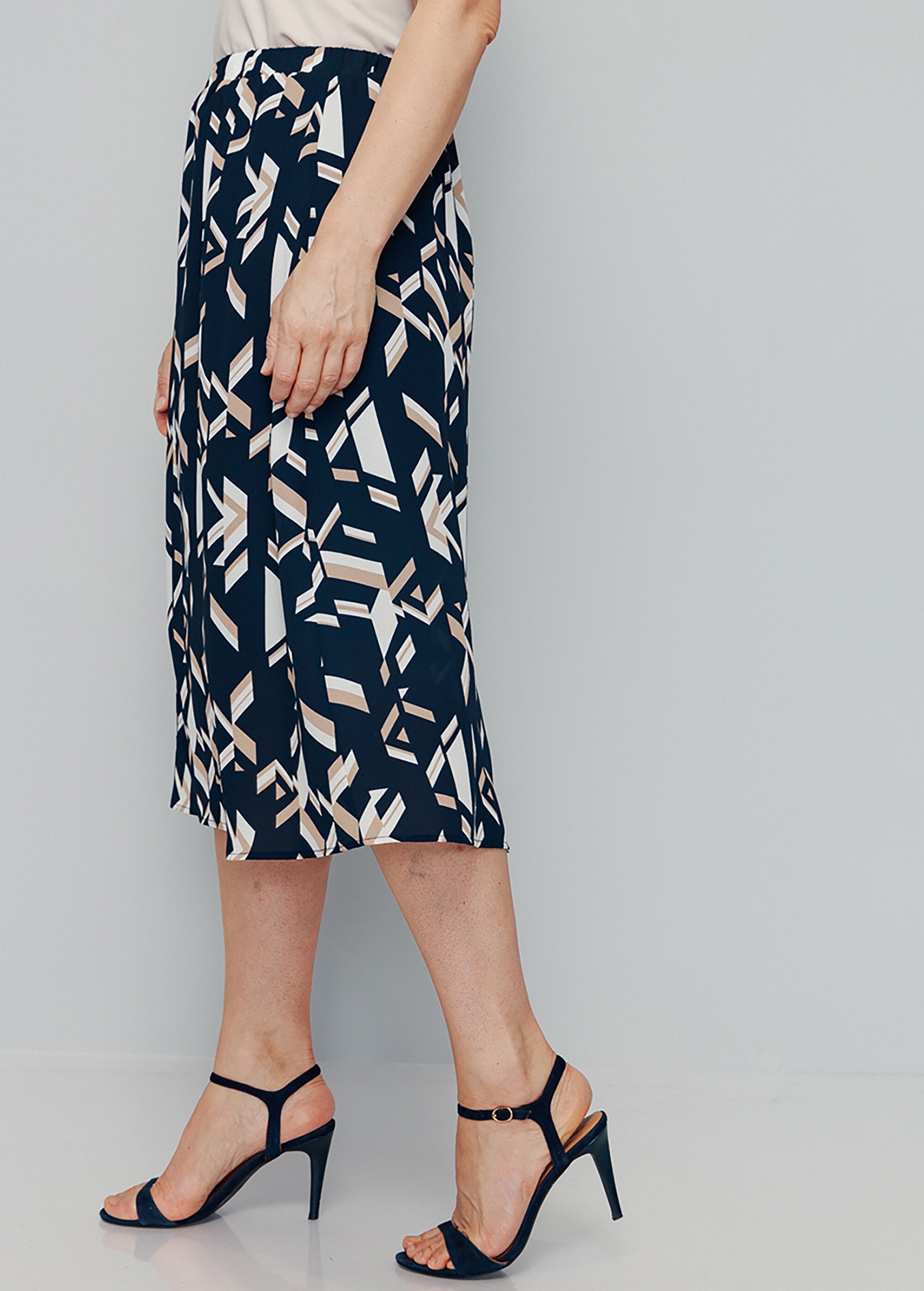 Printed_flared_skirt_Navy_and_sand_DR1_slim