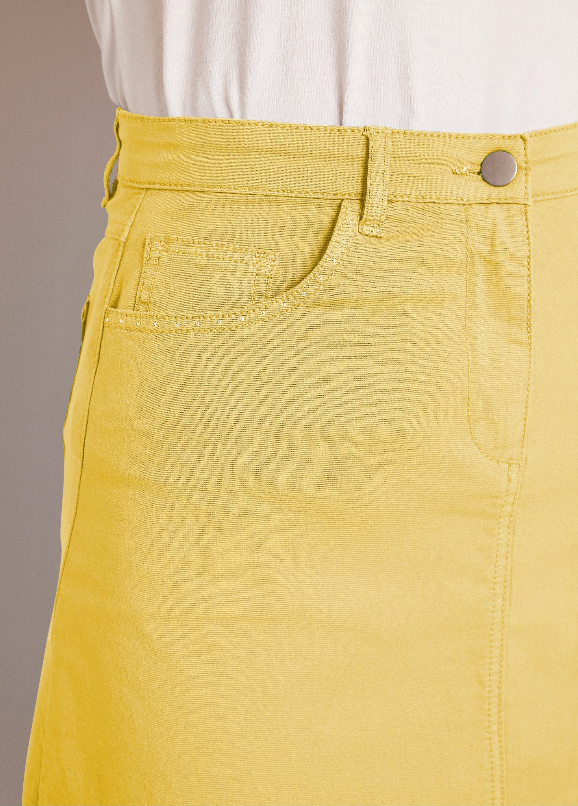 Mid-length_trapeze_skirt_with_5_pockets_YELLOW_DE1_slim