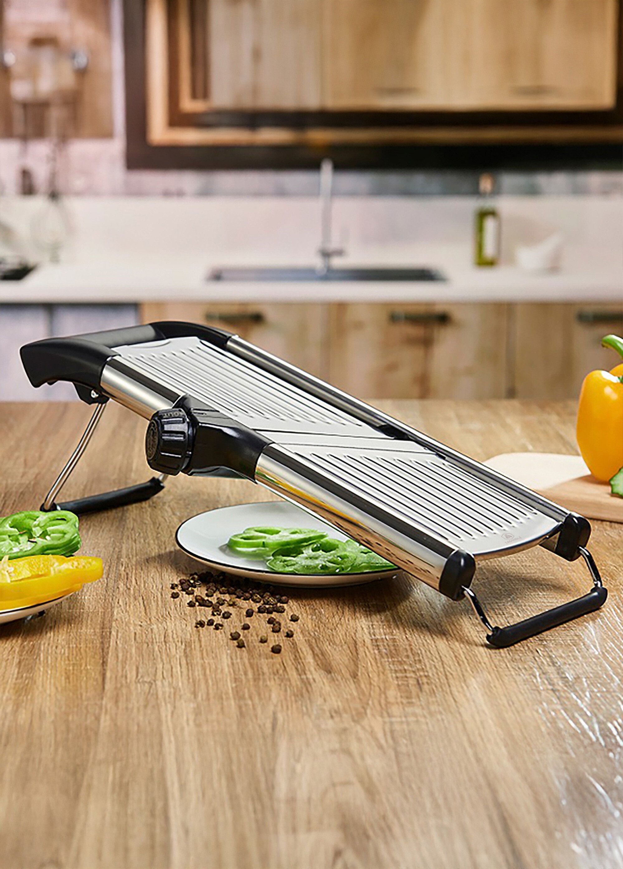 Professional_stainless_steel_mandolin_with_5_blades_and_protective_gloves_Black_and_gray_SF1_slim