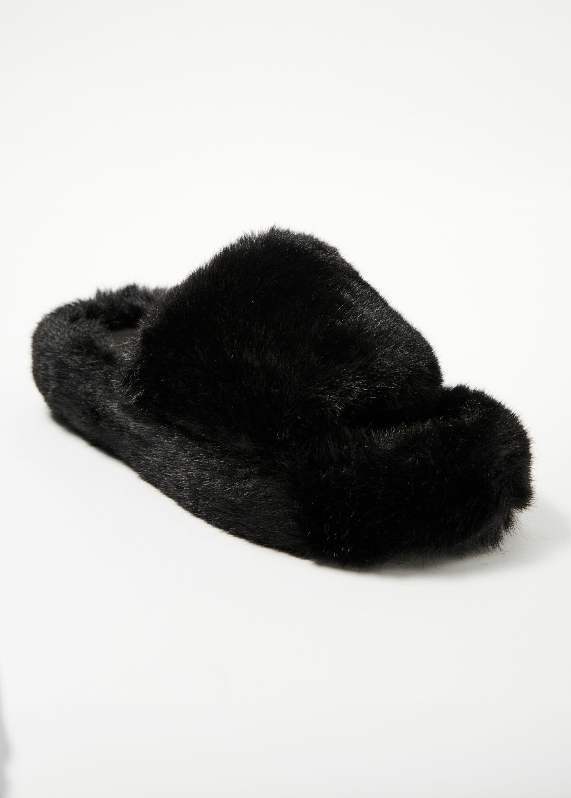 Trendy_faux_fur_mule_Black_FA1_slim