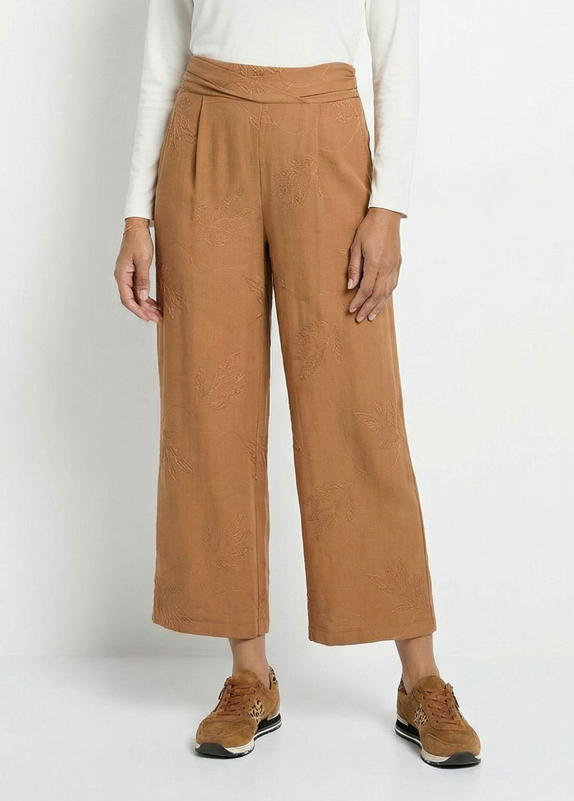 Wide-leg_elasticated_trousers_with_foliage_embroidery_camel_FA1_slim