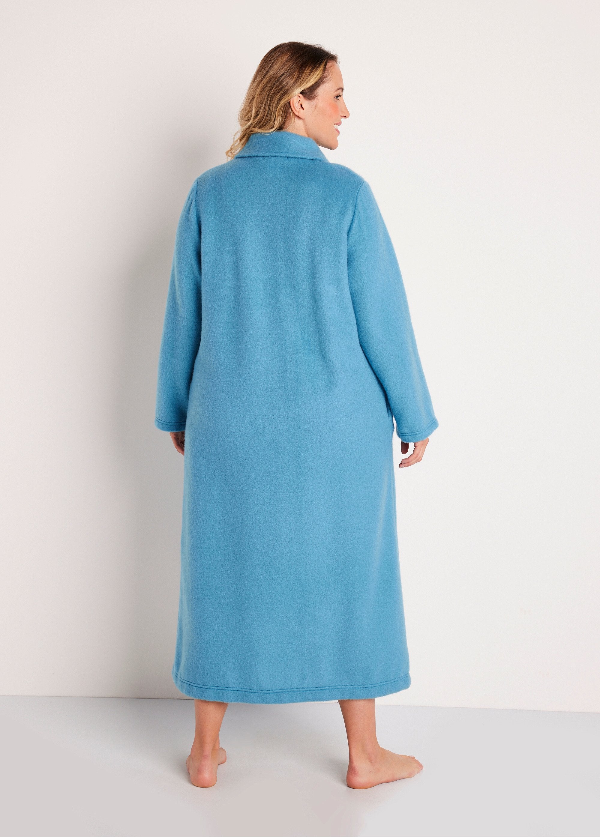 Long_embroidered_fleece_buttoned_bathrobe_with_shawl_collar_Blue_Duck_DO1_curvy