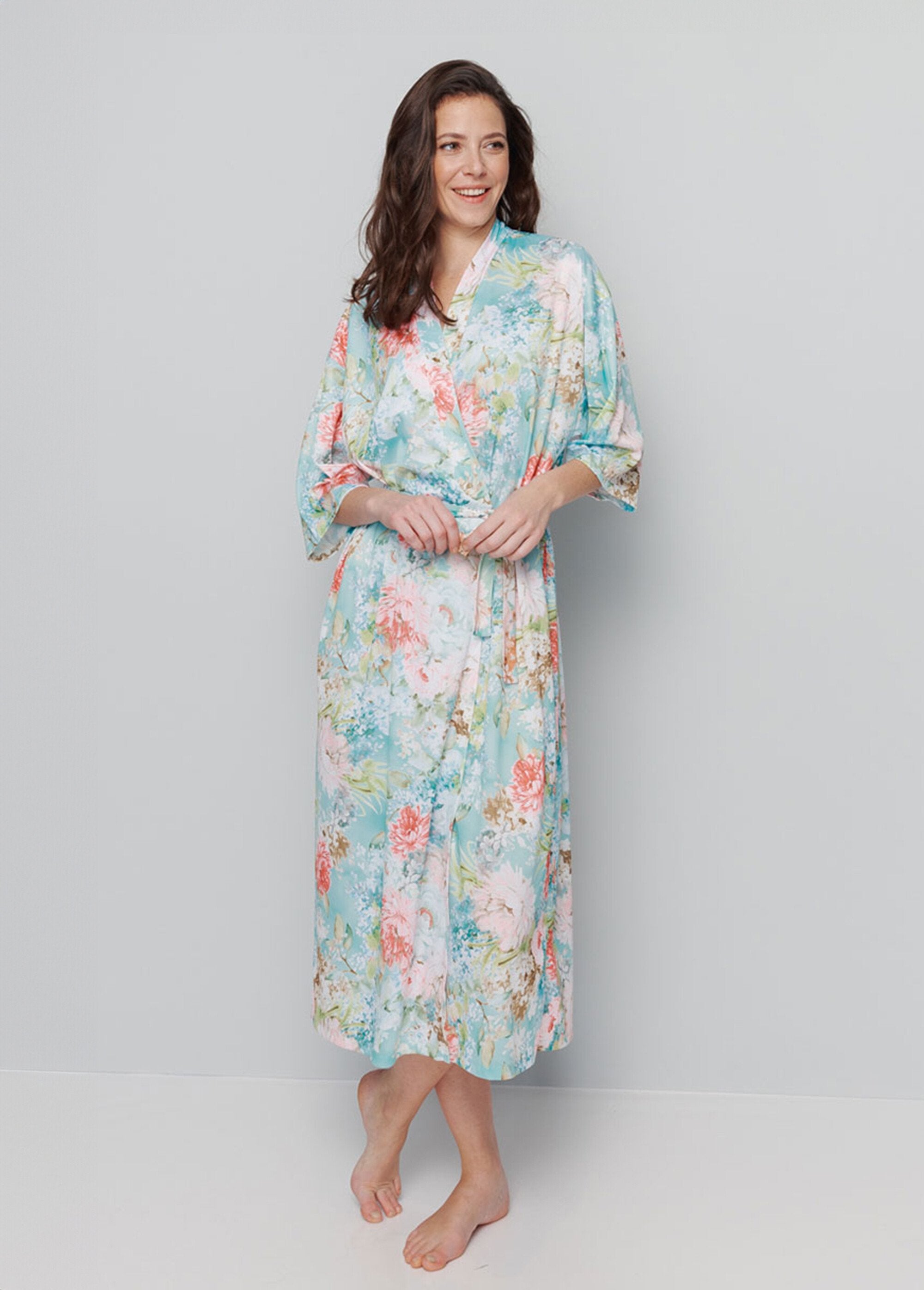 Fluid_satin_floral_kimono_bathrobe_Mint_background_FA1_slim