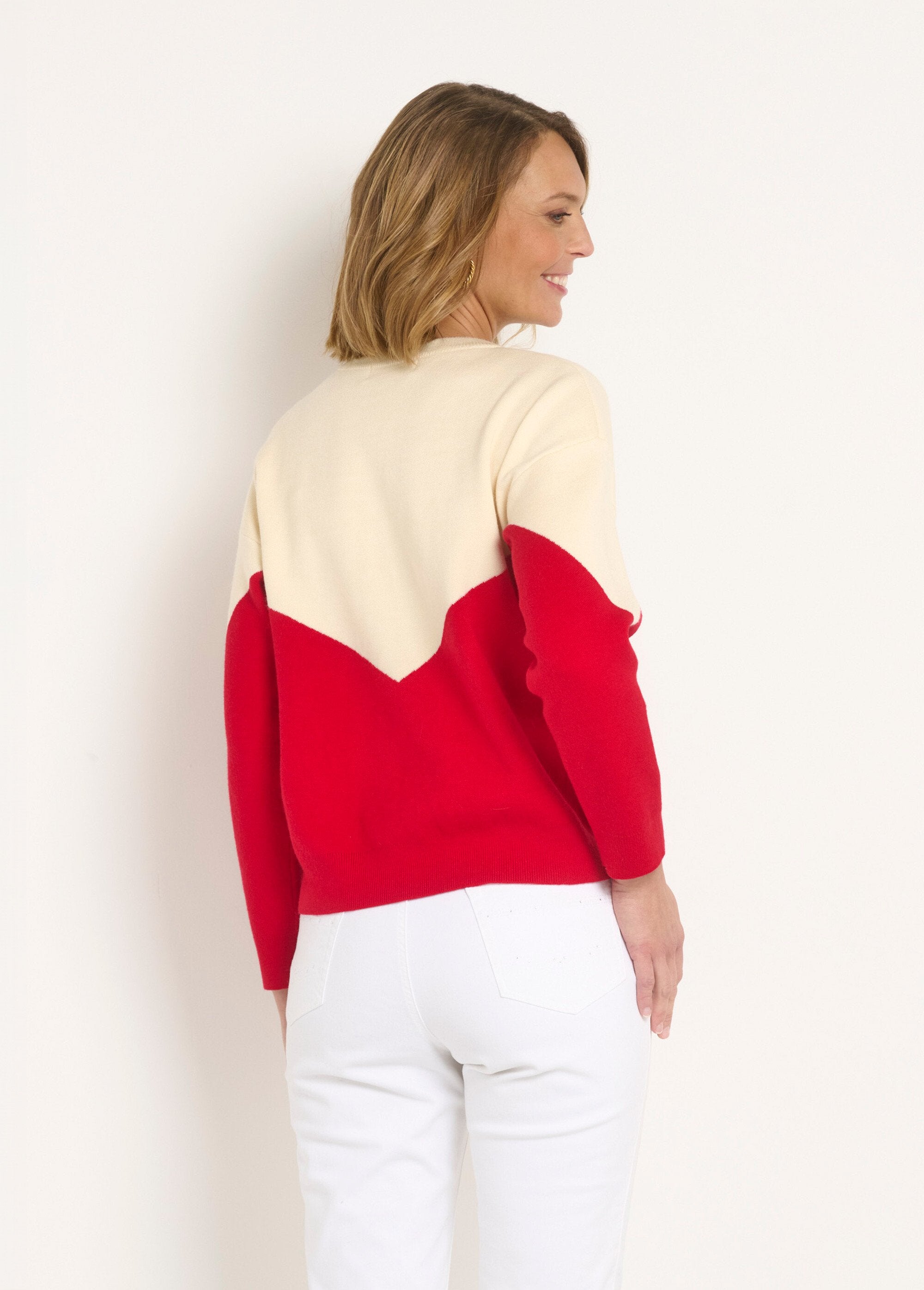 Warm_sweater_with_graphic_effect_and_heart_detail_Red_and_ecru_DO1_slim