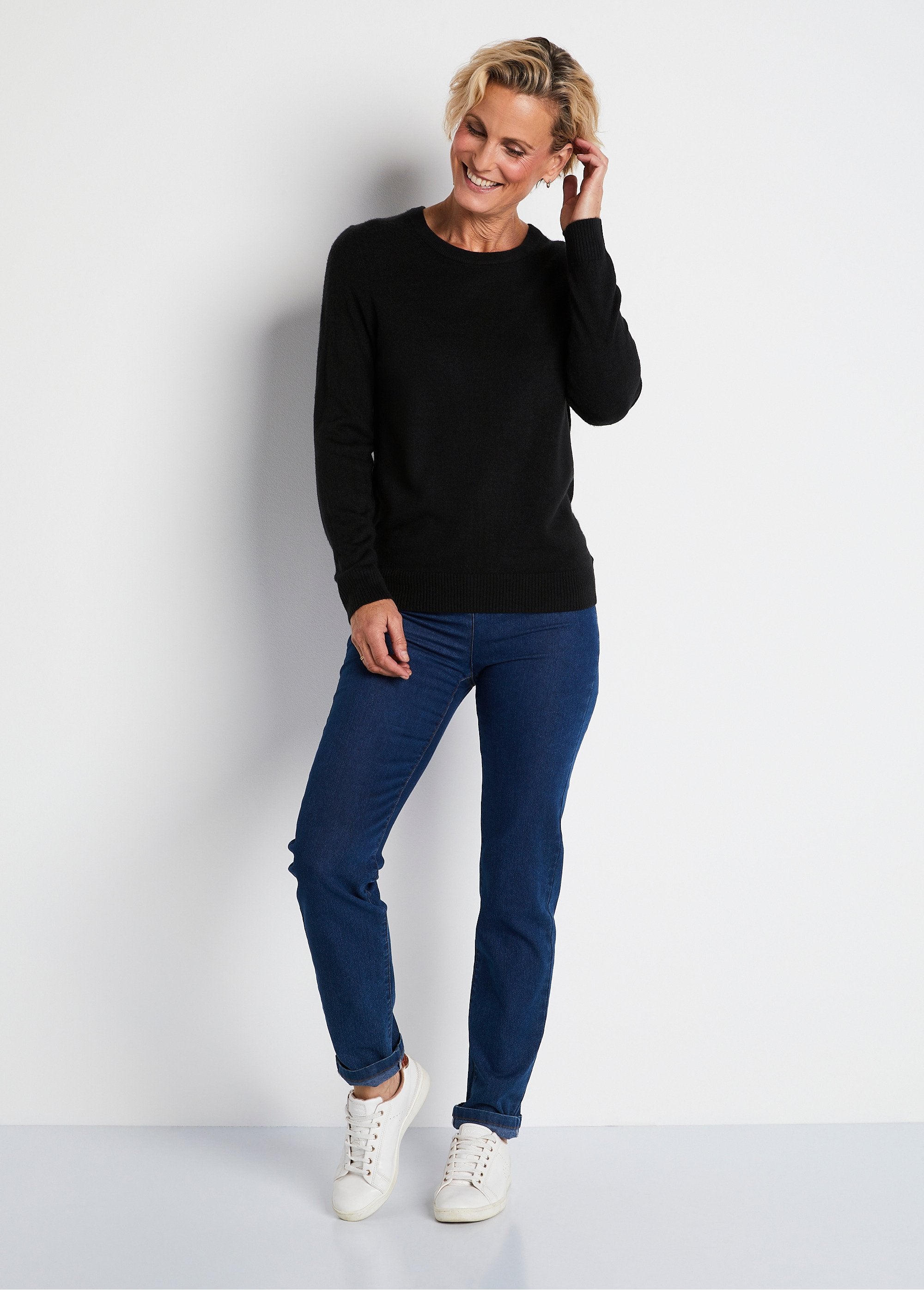 Soft_round_neck_long_sleeve_sweater_Black_SF1_slim