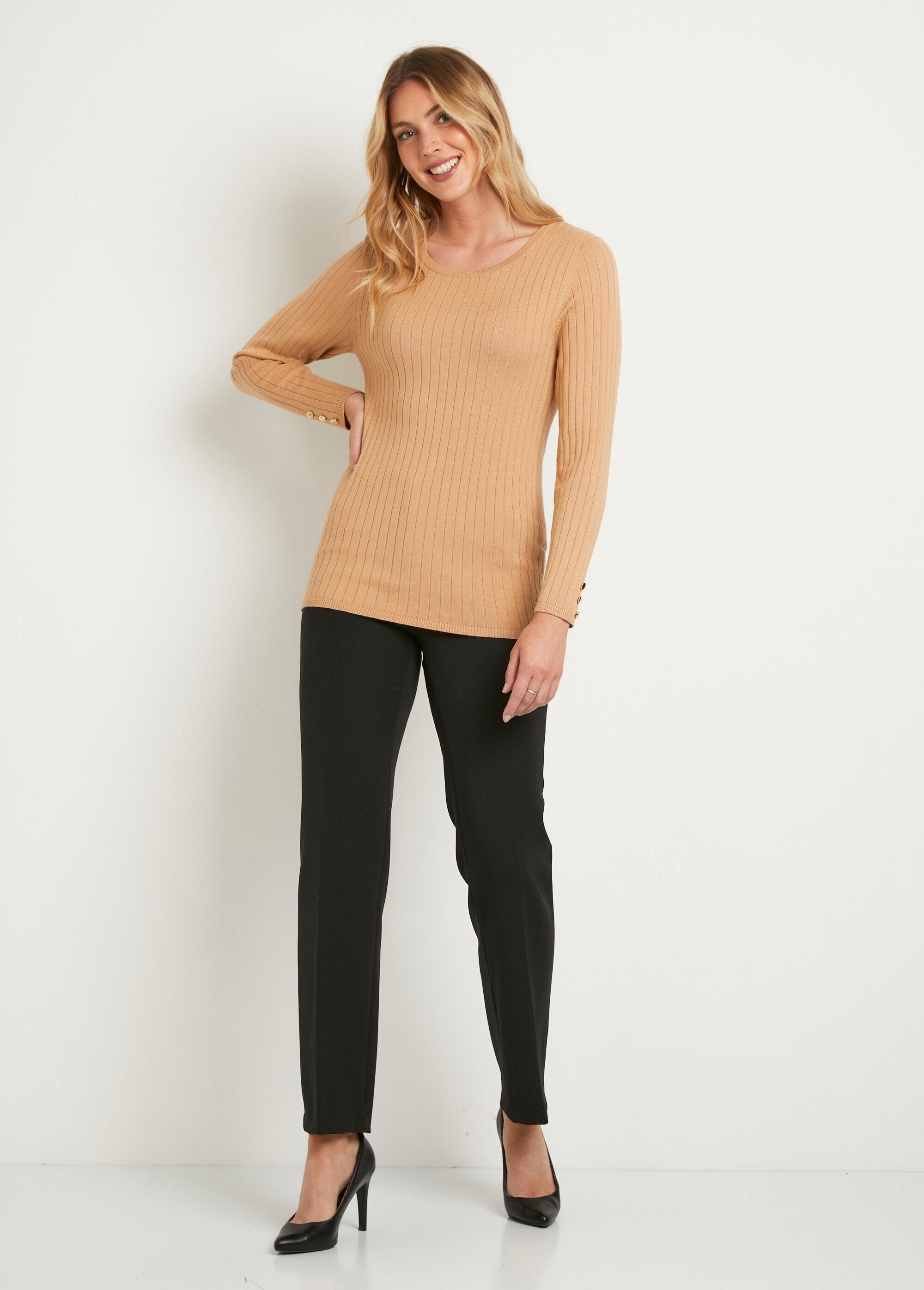 Soft_ribbed_short_sweater_round_neck_flat_ribbing_camel_SF1_slim