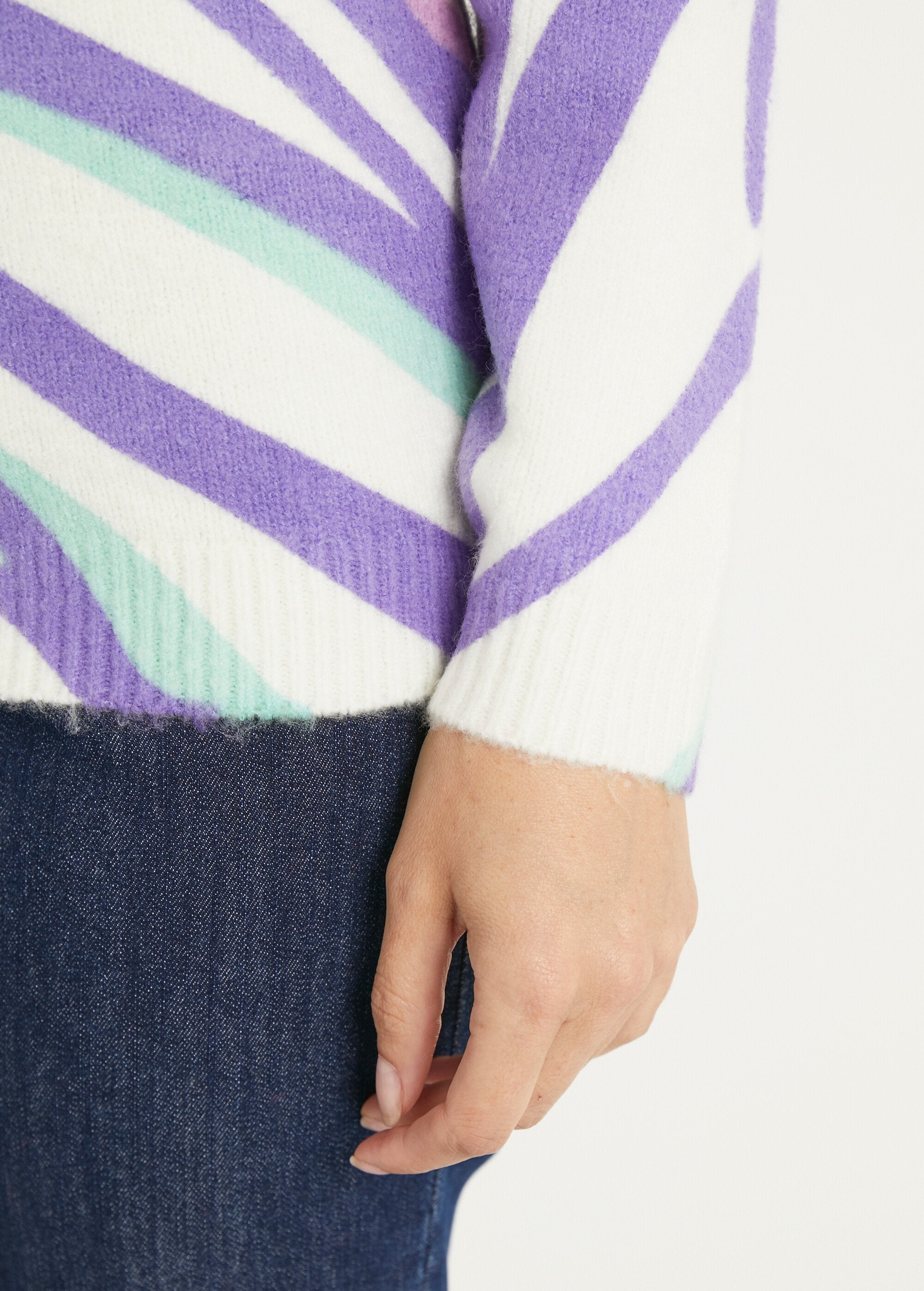 Soft_short_round-neck_graphic_sweater_Ecru_and_purple_DE2_slim