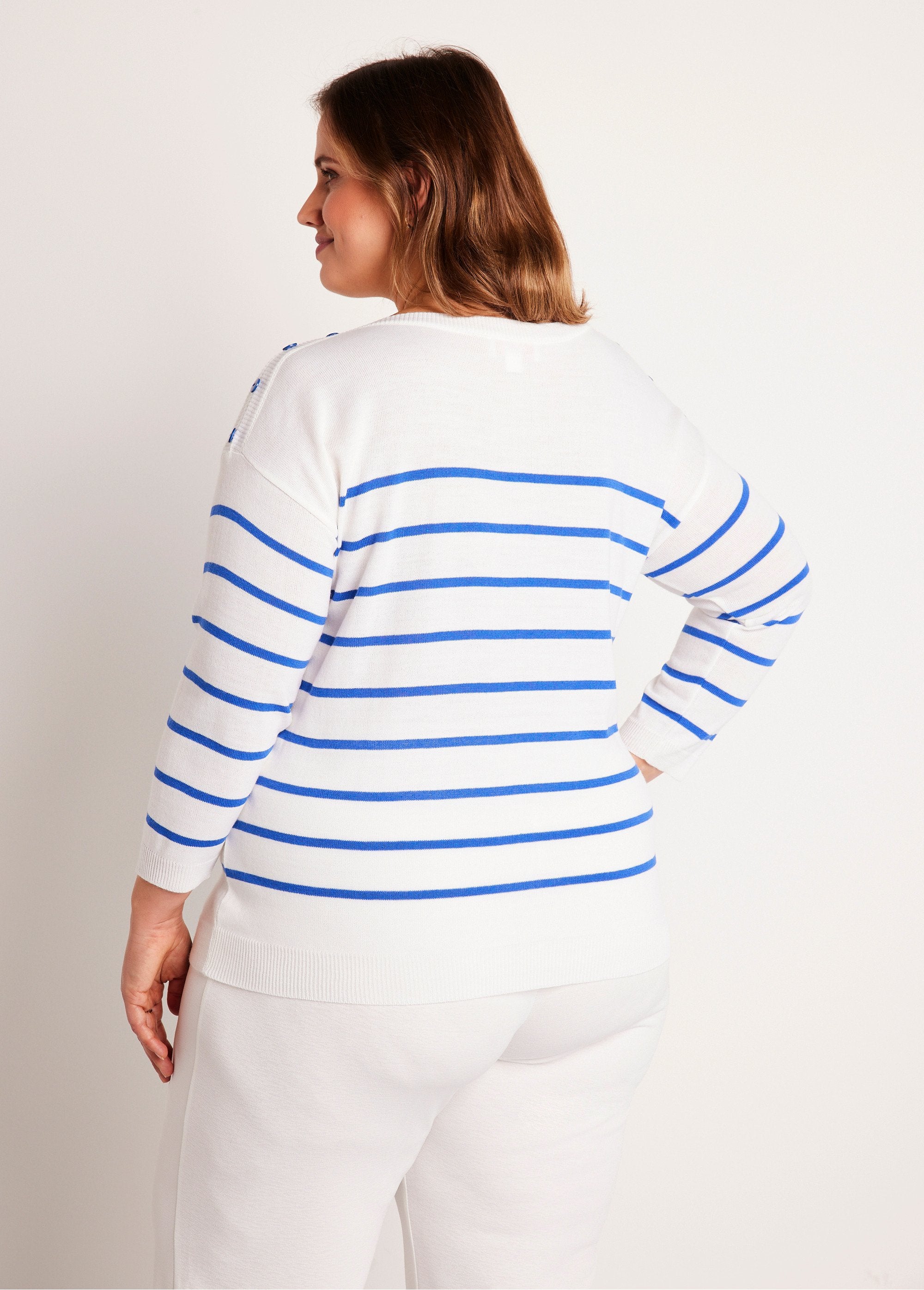 Thin_striped_sweater_White_and_blue_DO1_curvy