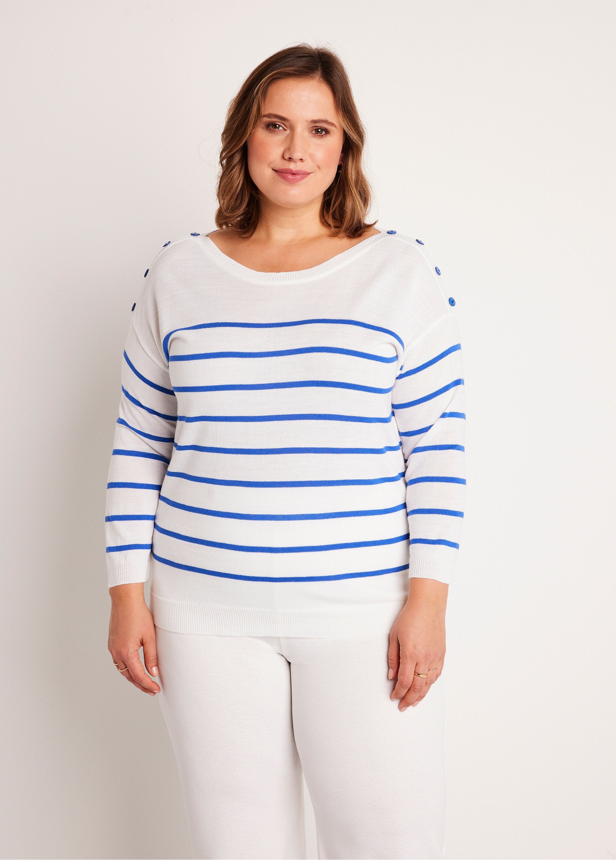 Thin_striped_sweater_White_and_blue_FA1_curvy