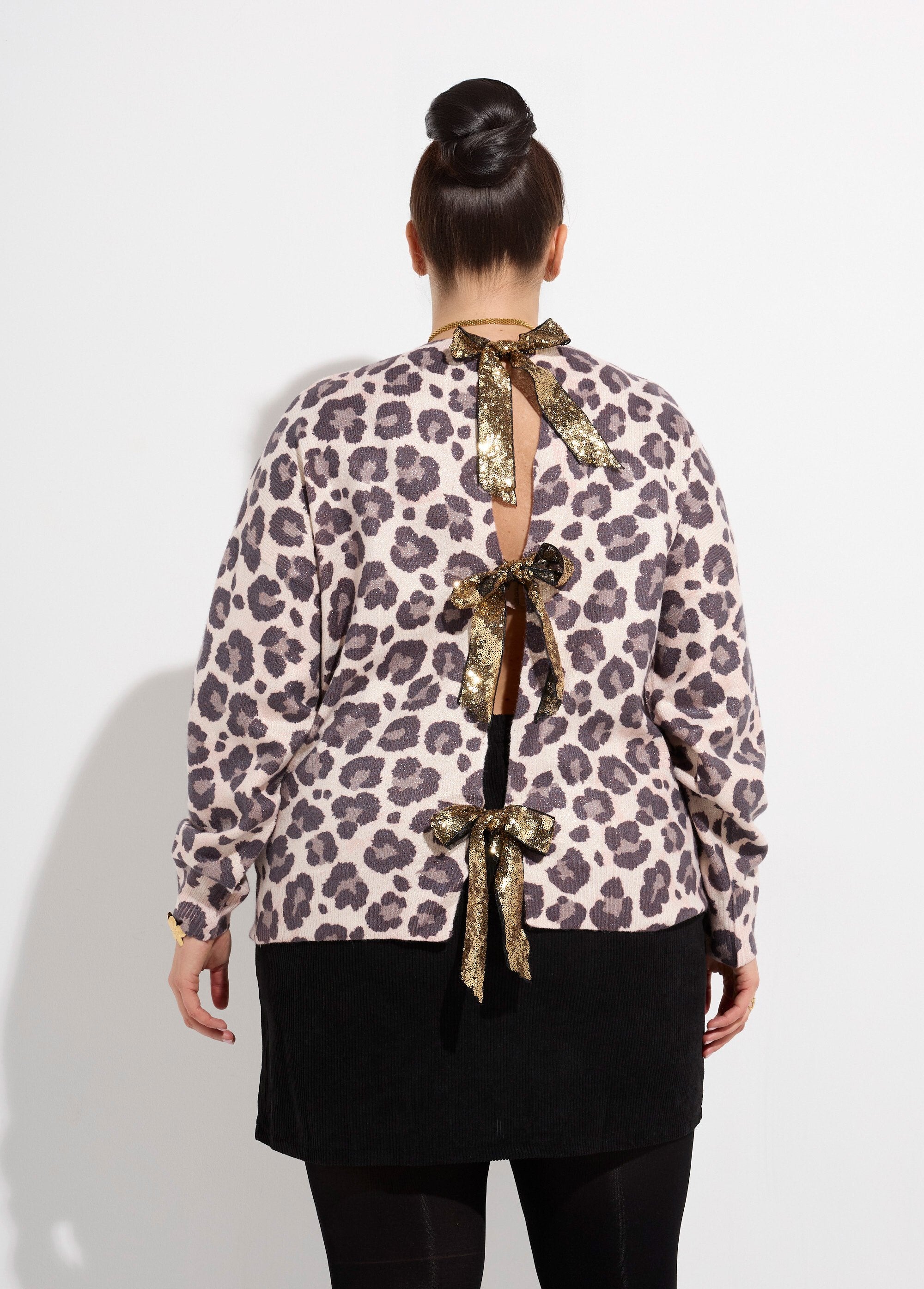Pull_maille_léopard_et_noeuds_pailletés_Leopard_DO1_curvy