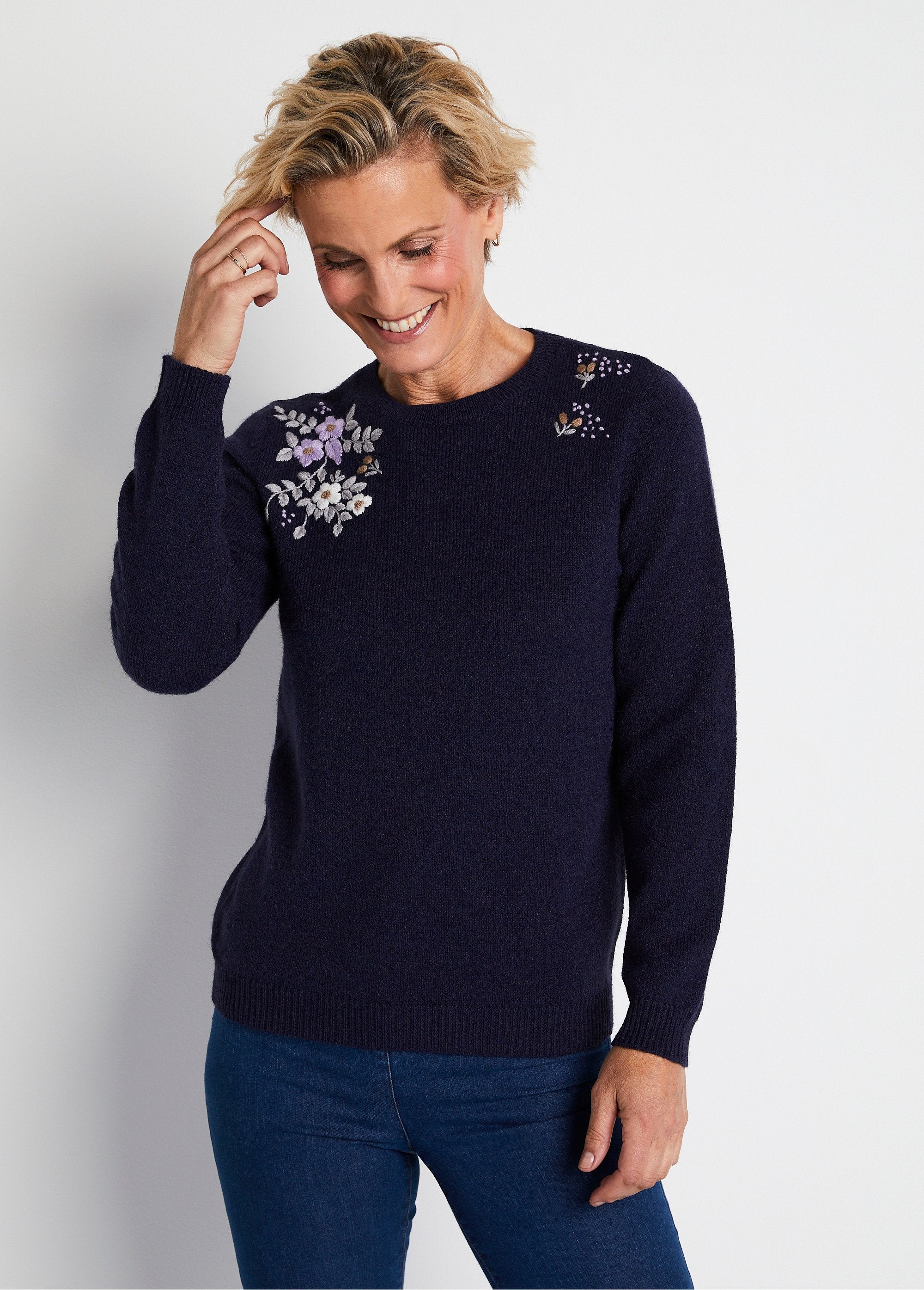 Soft_plain_embroidered_round_neck_long_sleeve_sweater_Marine_FA1_slim