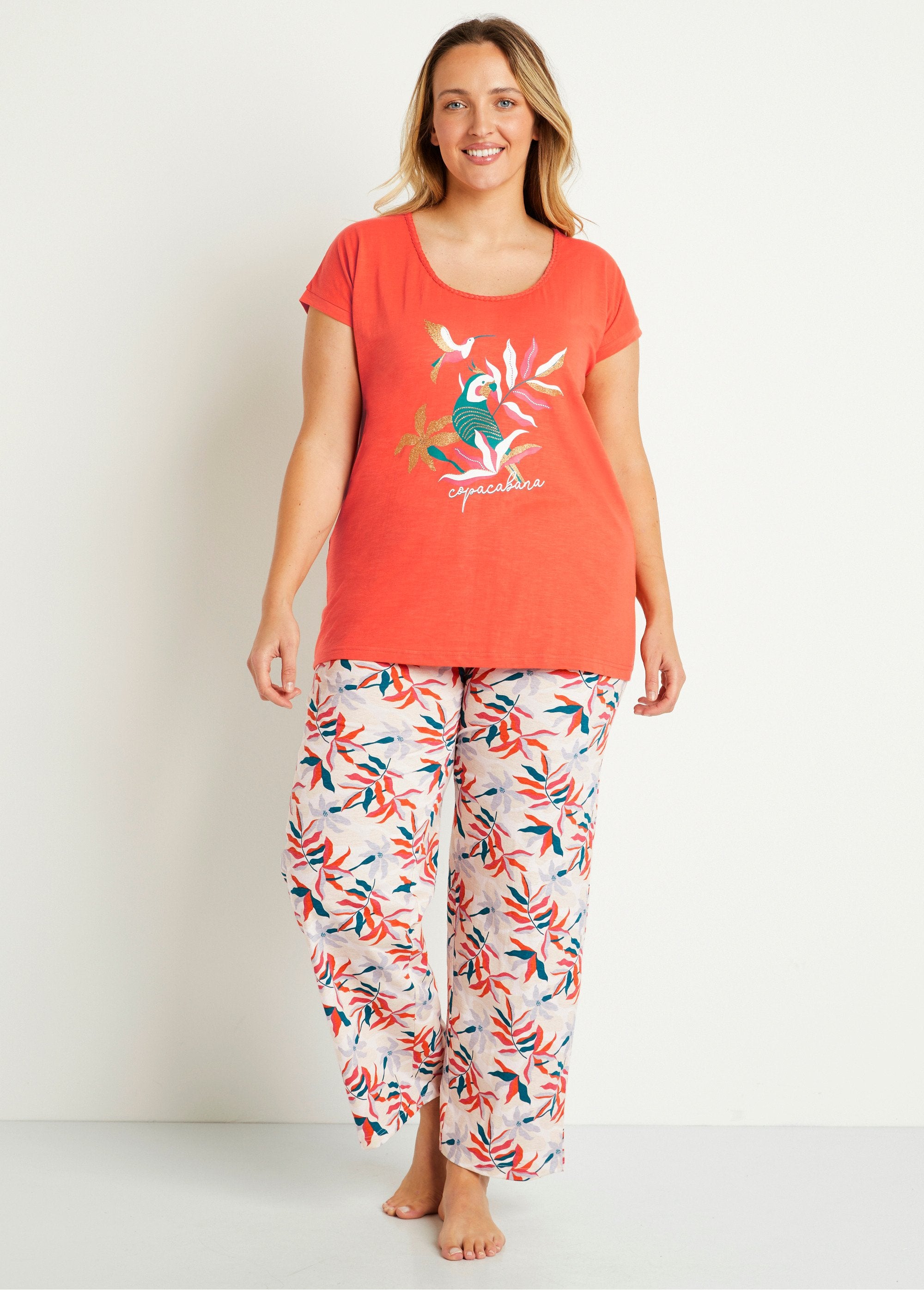 Short-sleeved_pajamas_with_plain_top_Mandarin_FA1_curvy