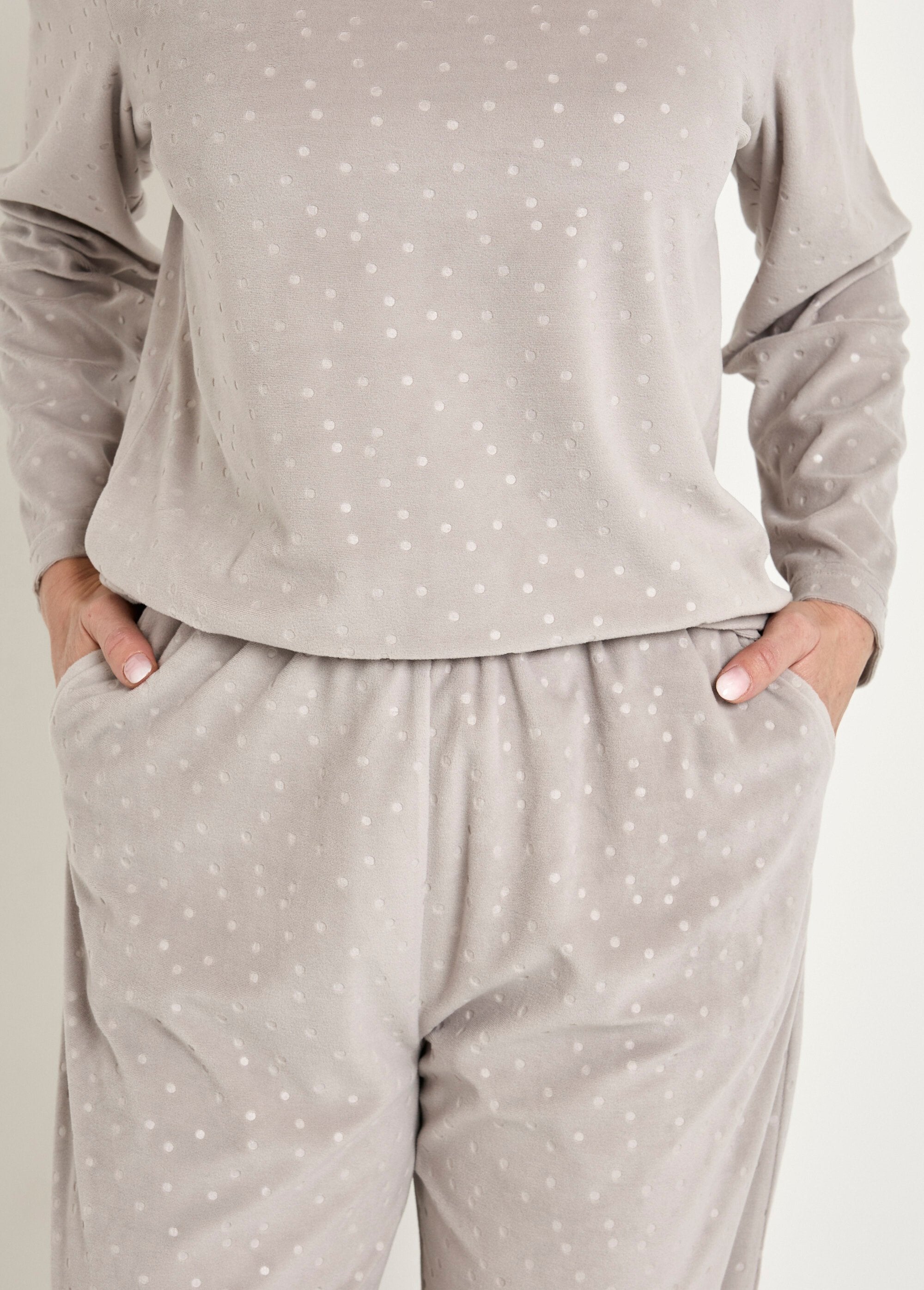 Pyjama_pantalon_col_rond_velours_embossé_pois_Gris_DE1_slim