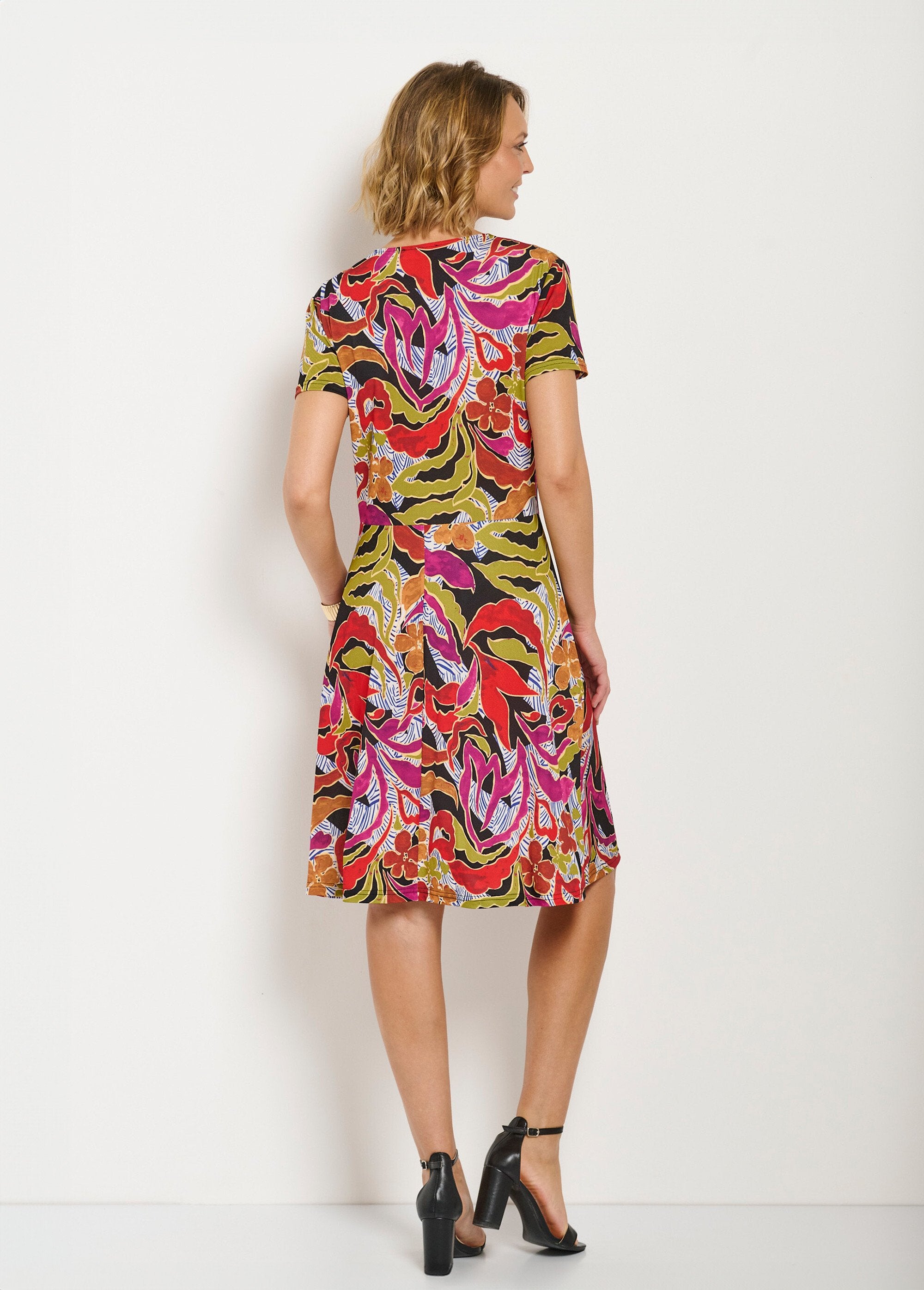 Short_flared_printed_wrap_dress_Black_and_parma_DO1_slim