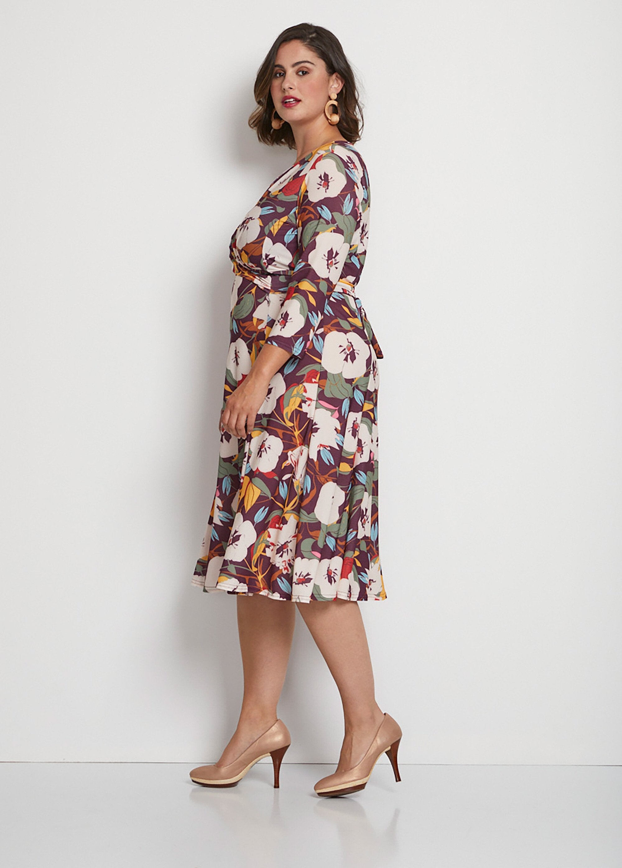 Short_wrap_dress_with_floral_pattern_Burgundy_print_DR1_curvy