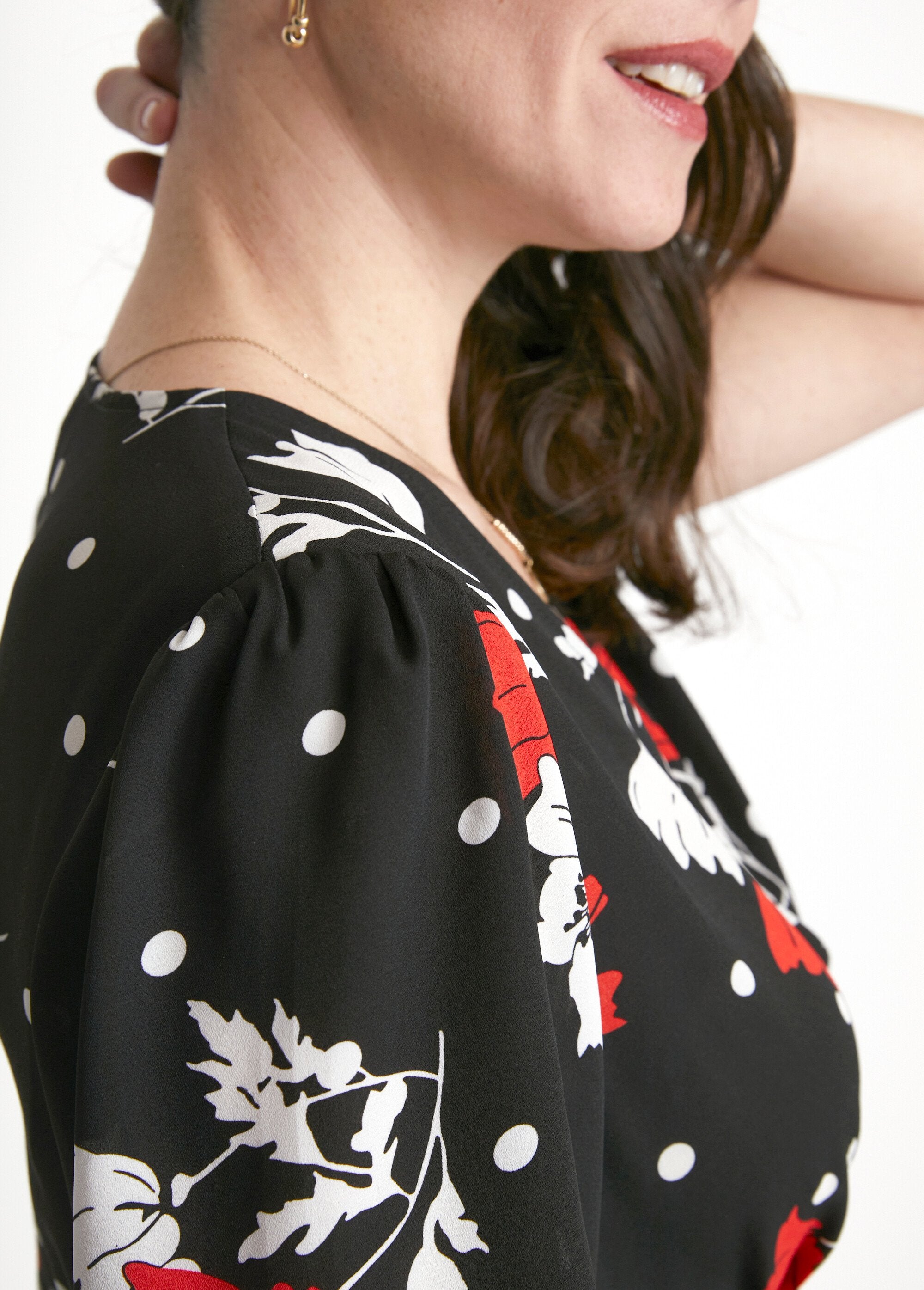 Short_floral_straight_dress_Black_background_DE3_slim