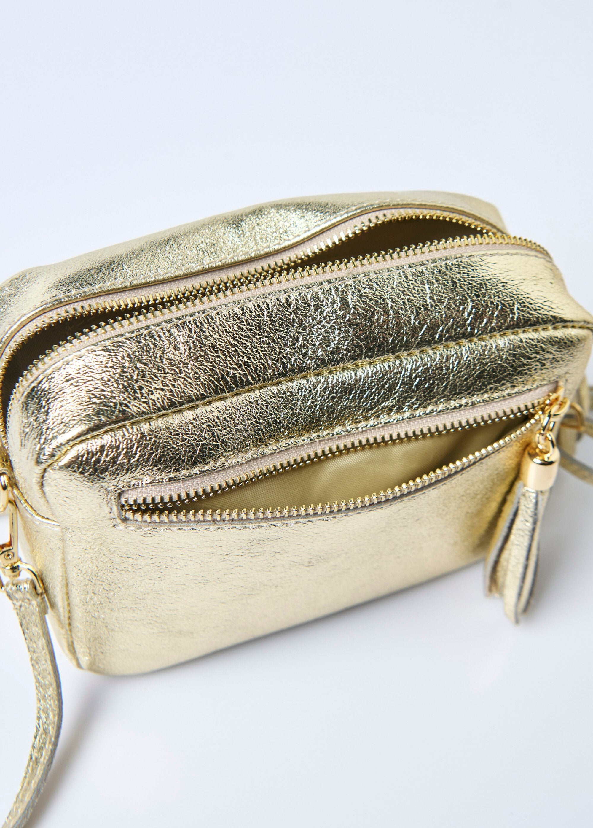 Clutch-shaped_leather_handbag_Golden_DE1_slim