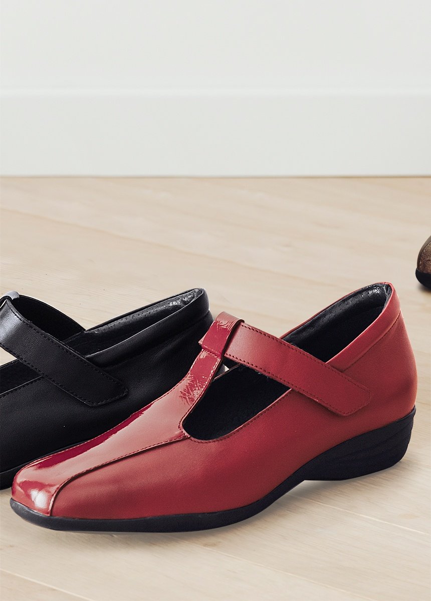 Two-material_Salomé_wedge_heel_Bordeaux_FA1_slim