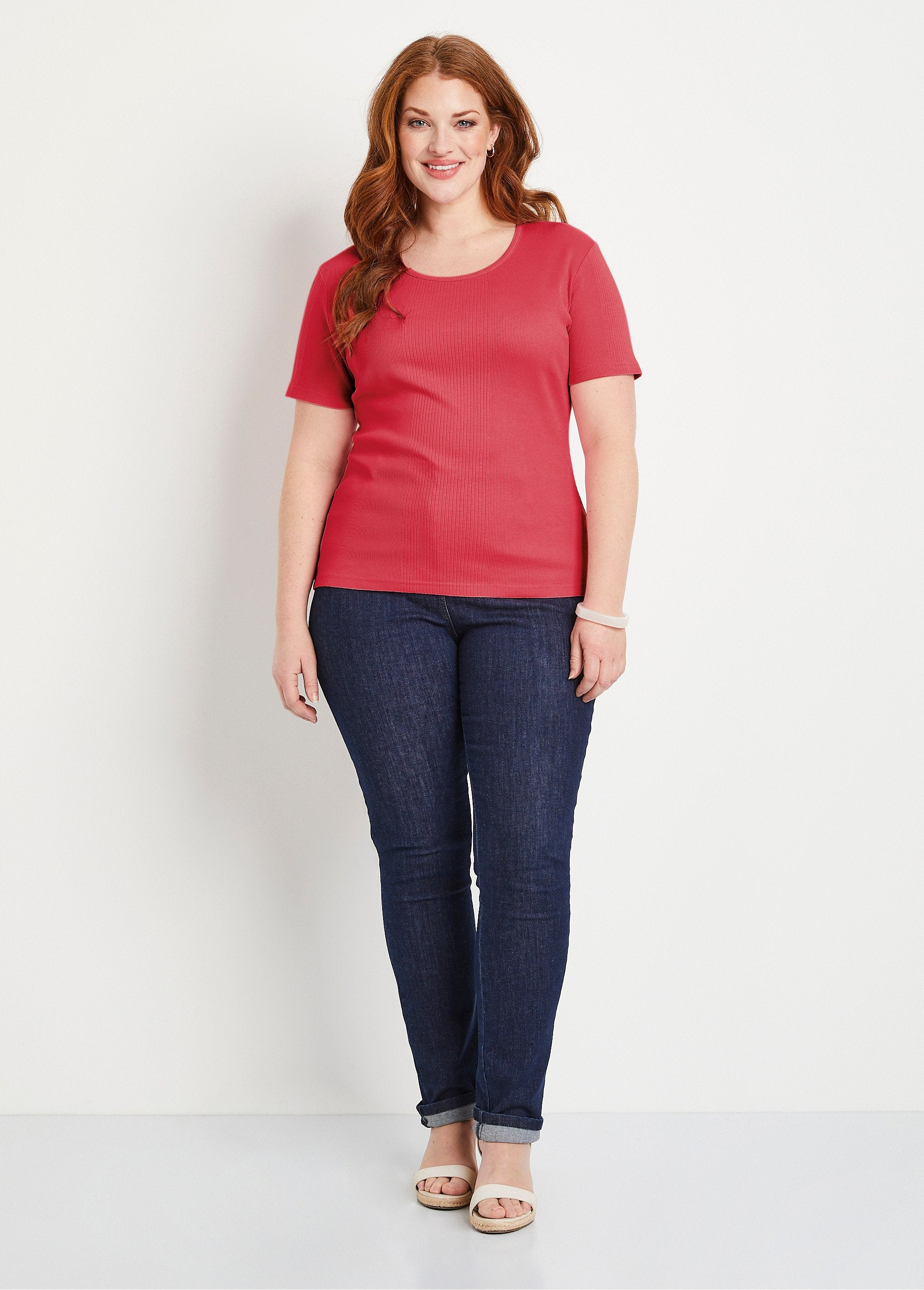 Short_ribbed_knit_round_neck_t-shirt_Morello_cherry_SF1_curvy