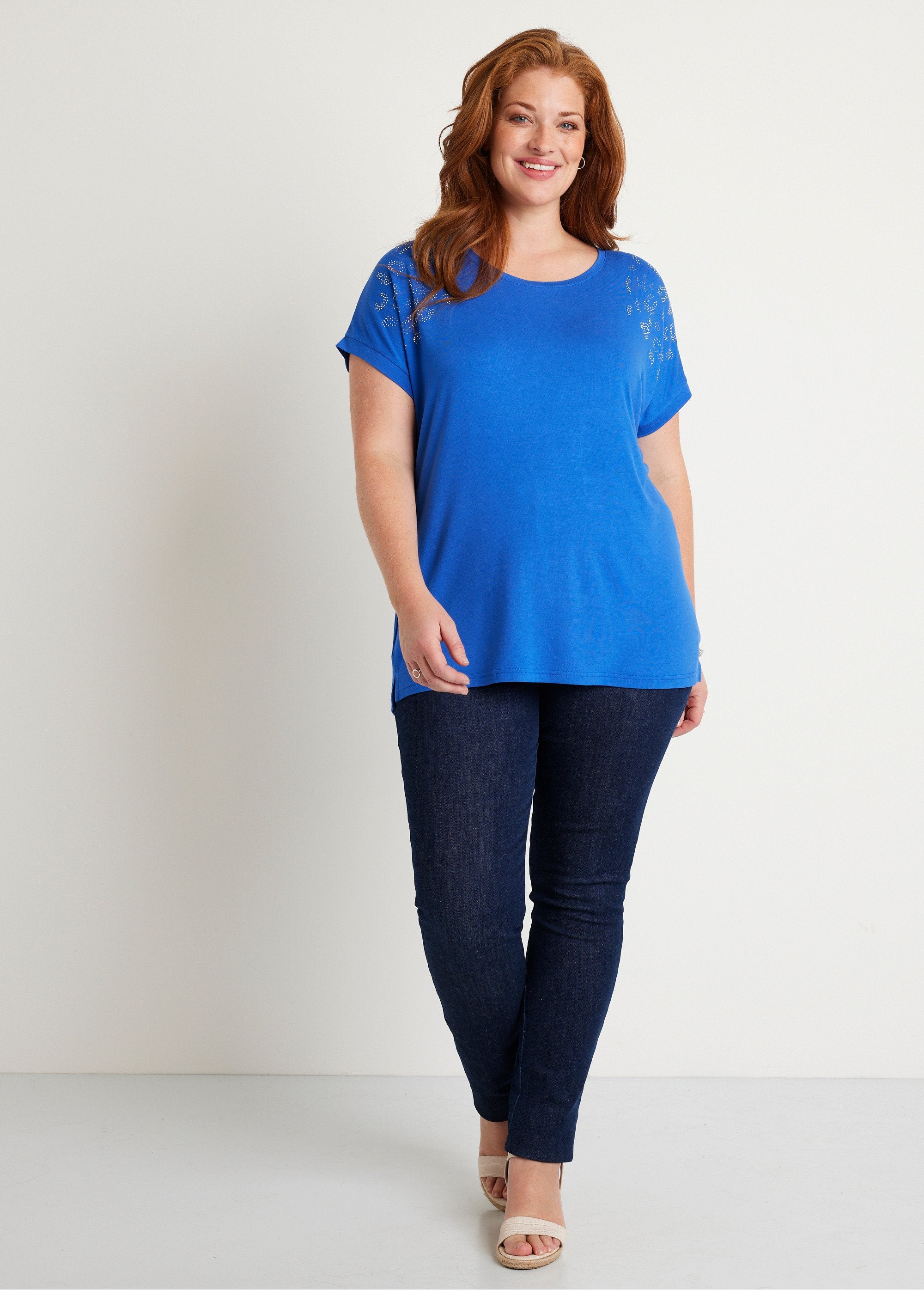 Long_plain_short-sleeved_t-shirt_Blue_SF1_curvy