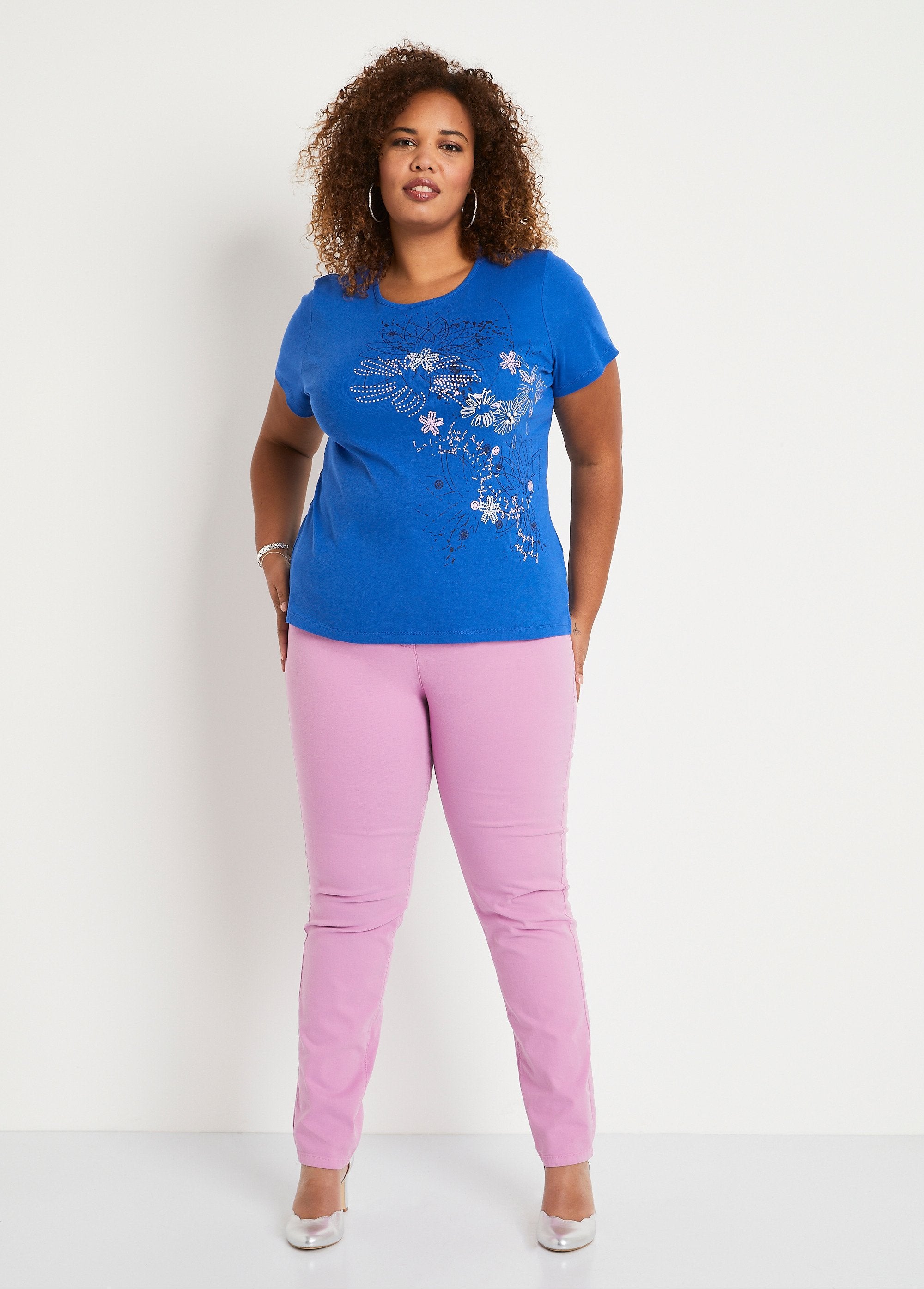 Long_floral_pattern_t-shirt_with_side_slits_Blue_SF1_curvy