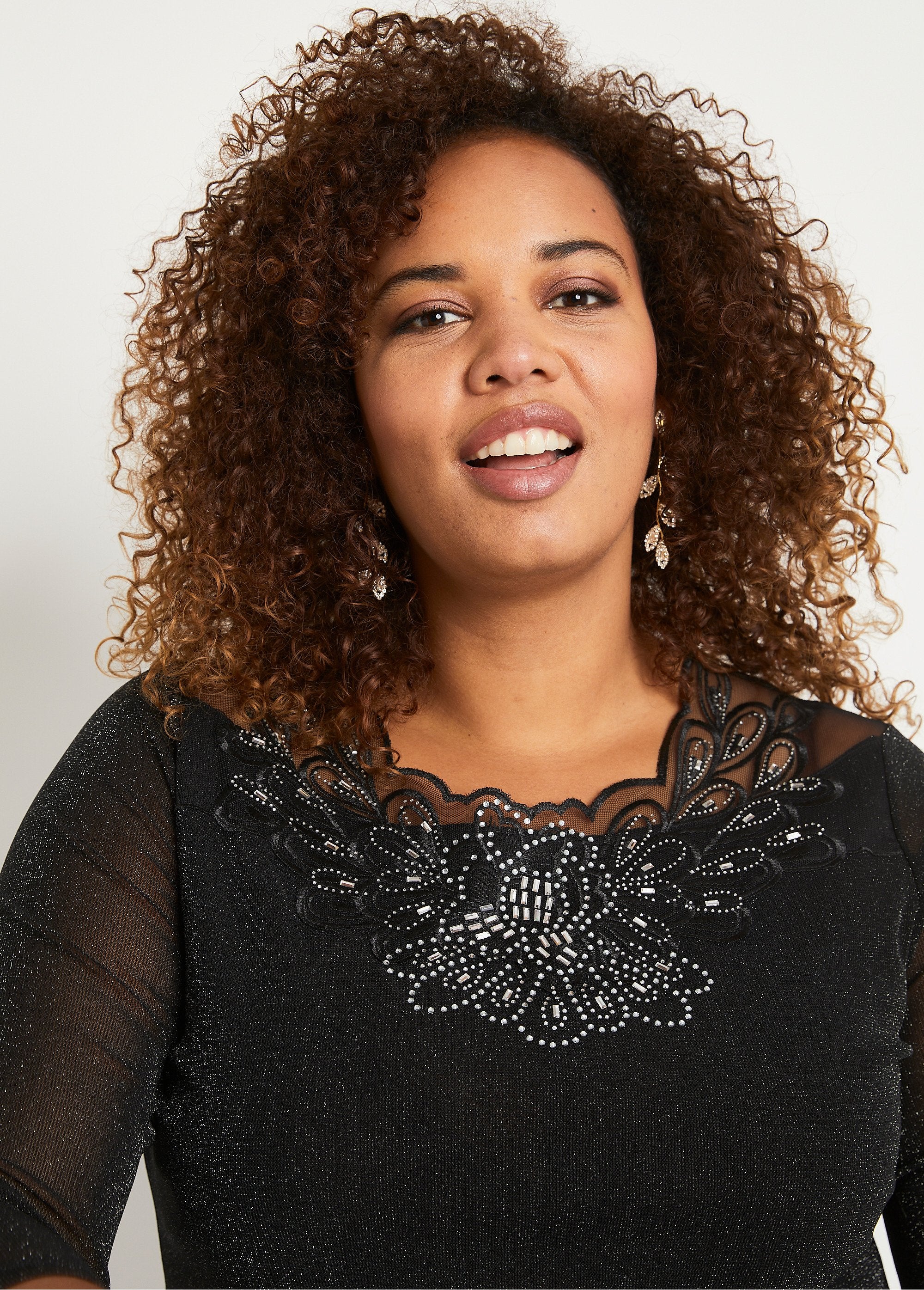 Shiny_embroidered_3/4_sleeve_t-shirt_Black_DE1_curvy