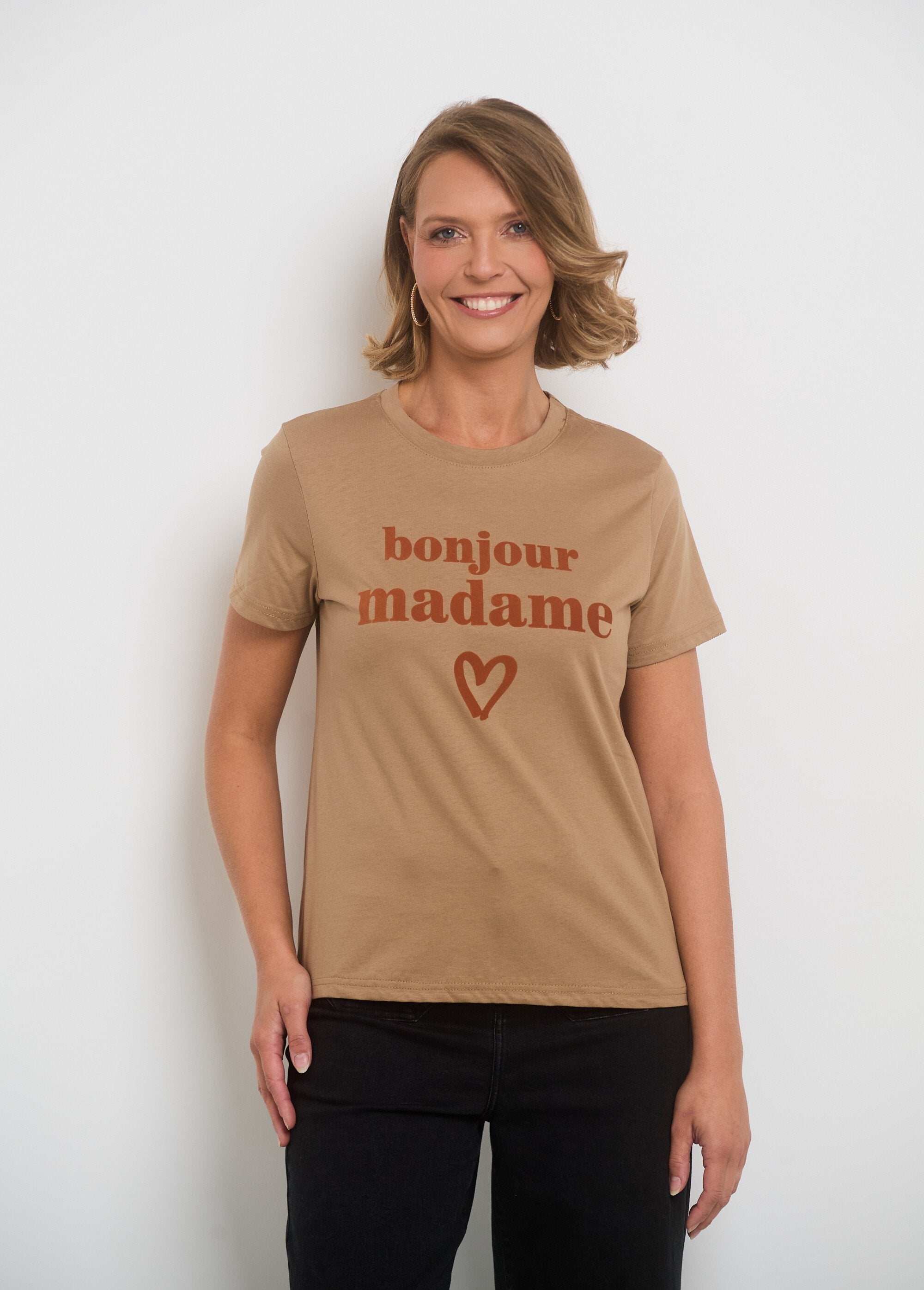 T-shirt_manches_courtes_message_"Madame"_Camel_FA1_slim