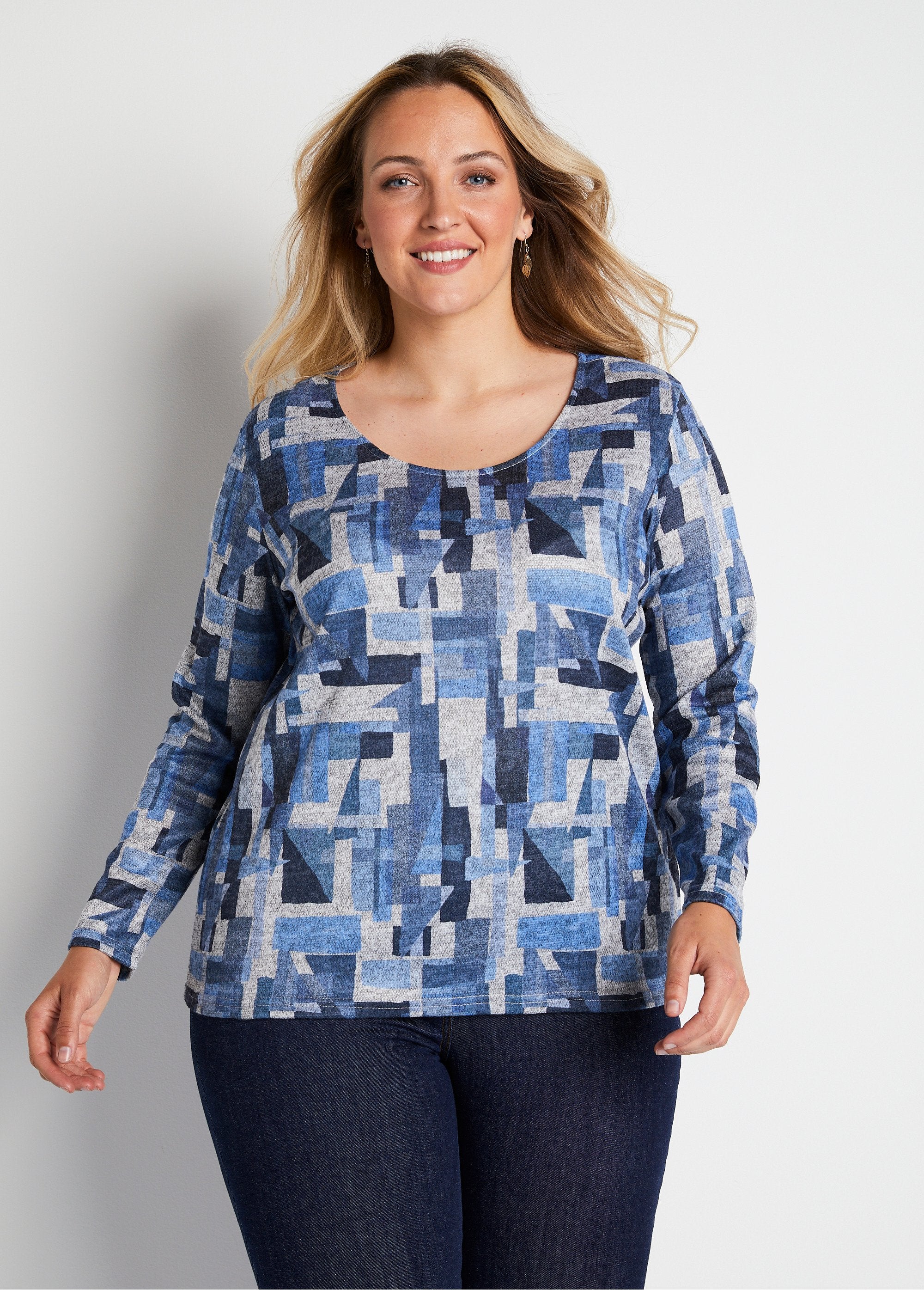 Straight_graphic_print_T-shirt_Blue_print_FA1_curvy