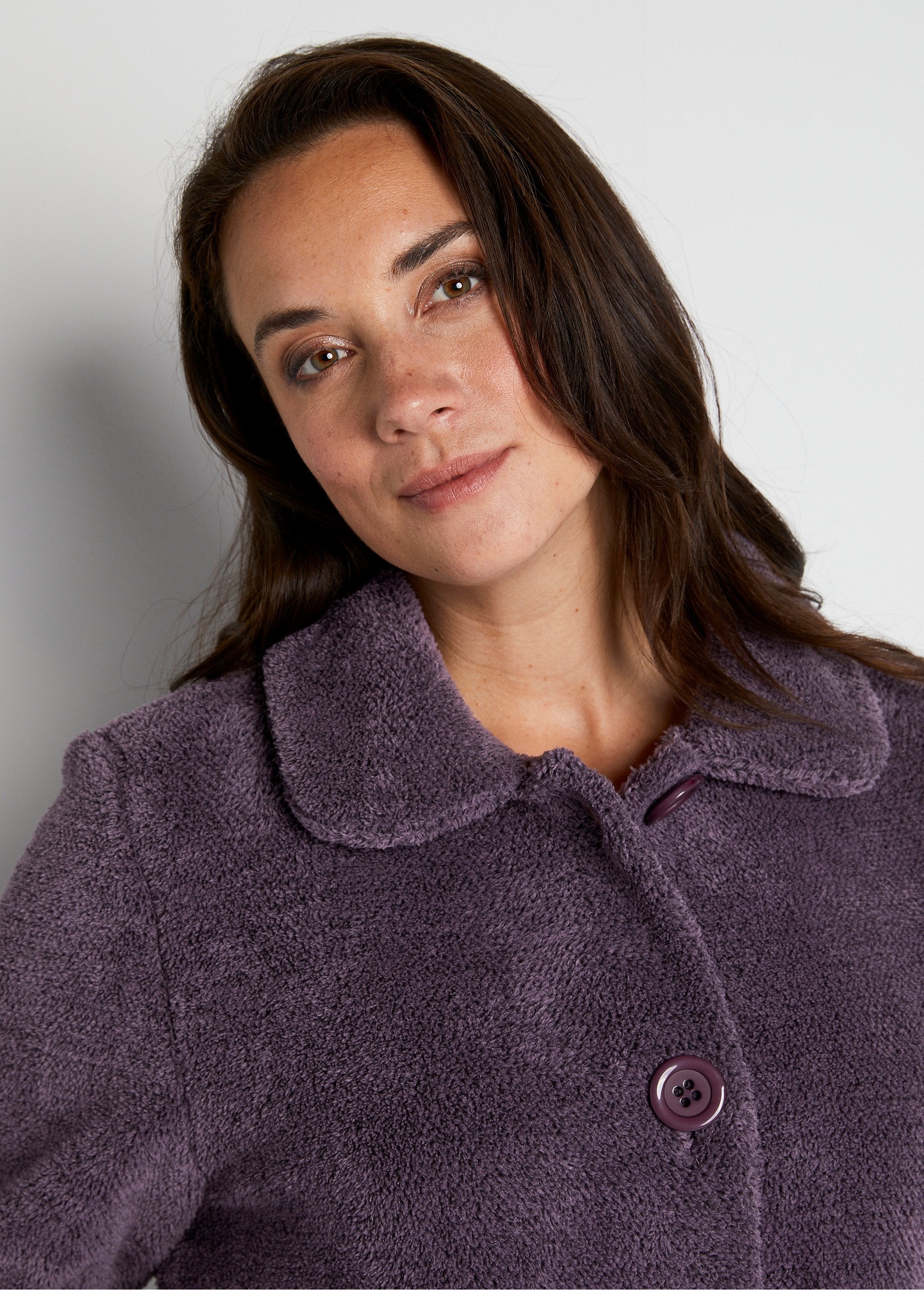 Buttoned_plush_knit_indoor_jacket_Plum_DE1_curvy